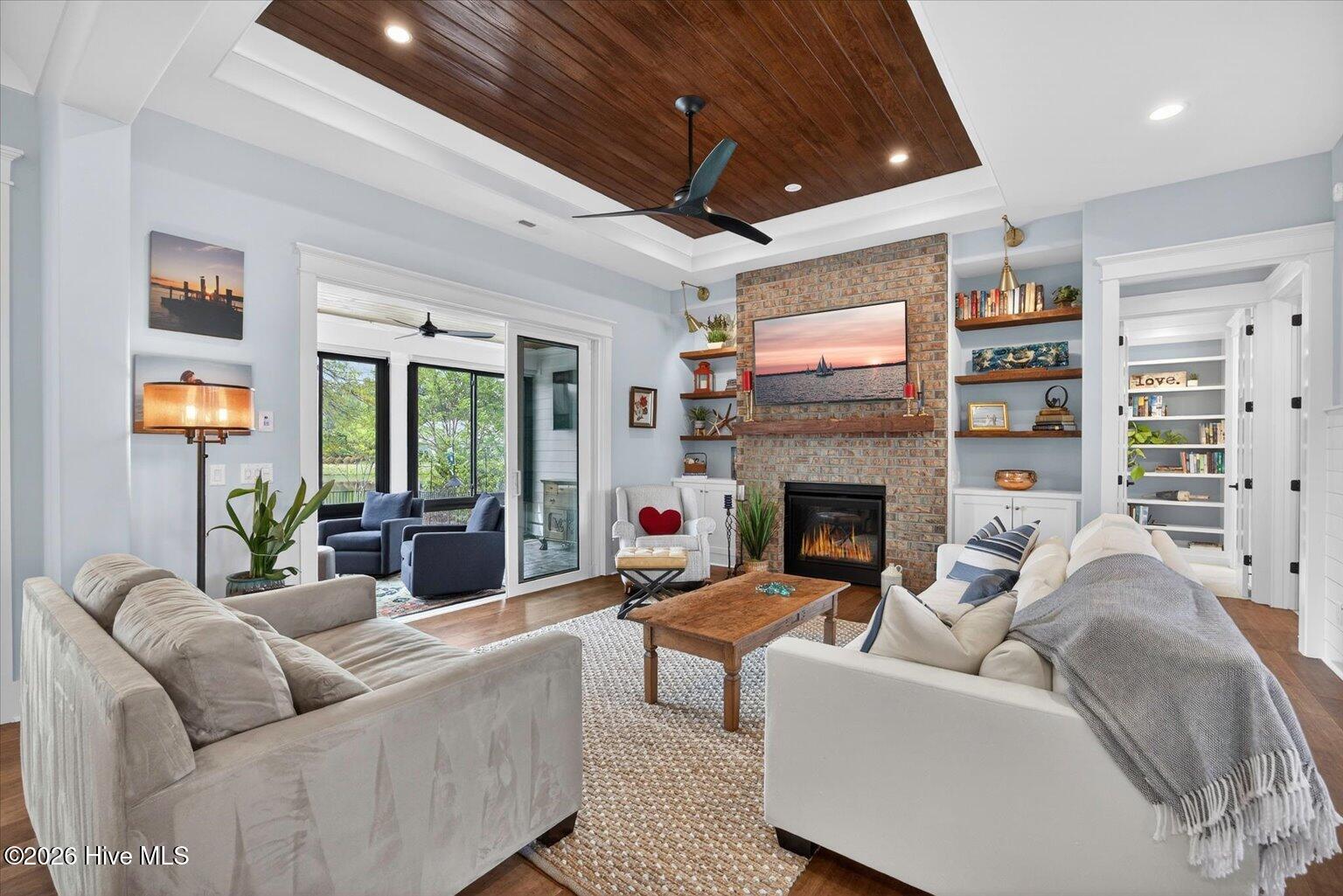 100566266 | Photo 25