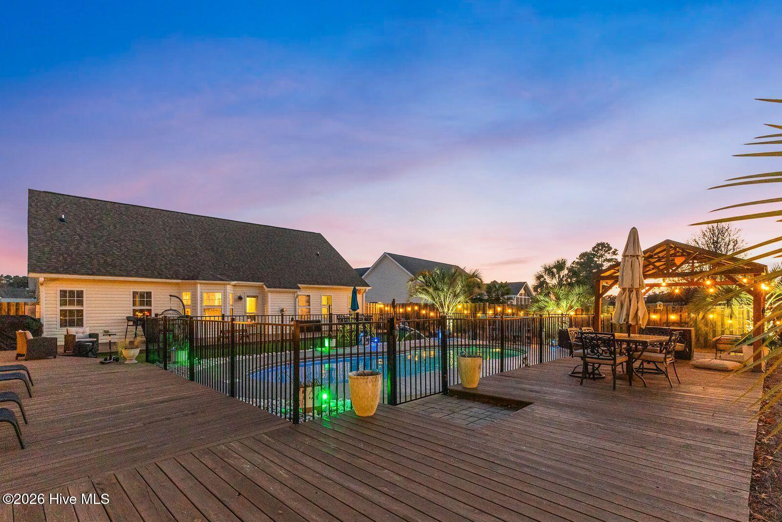 100548177 | Photo 27