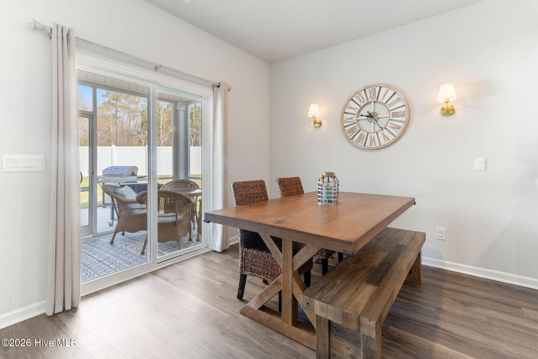 100561989 | Photo 21