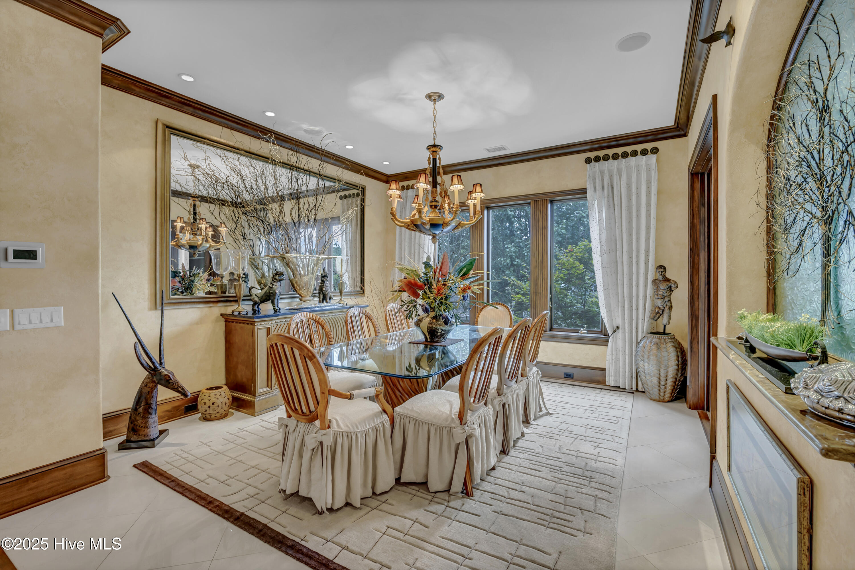 100530989 | Photo 18