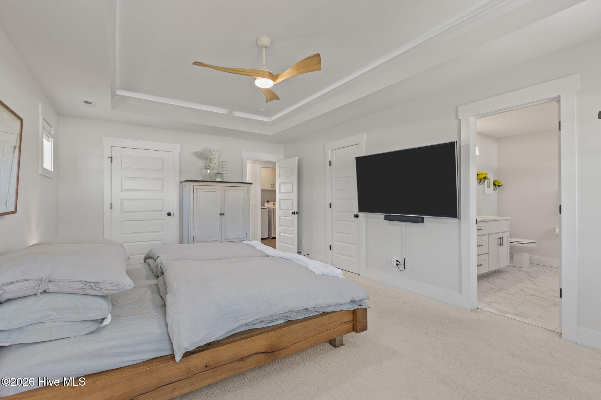 100569687 | Photo 32