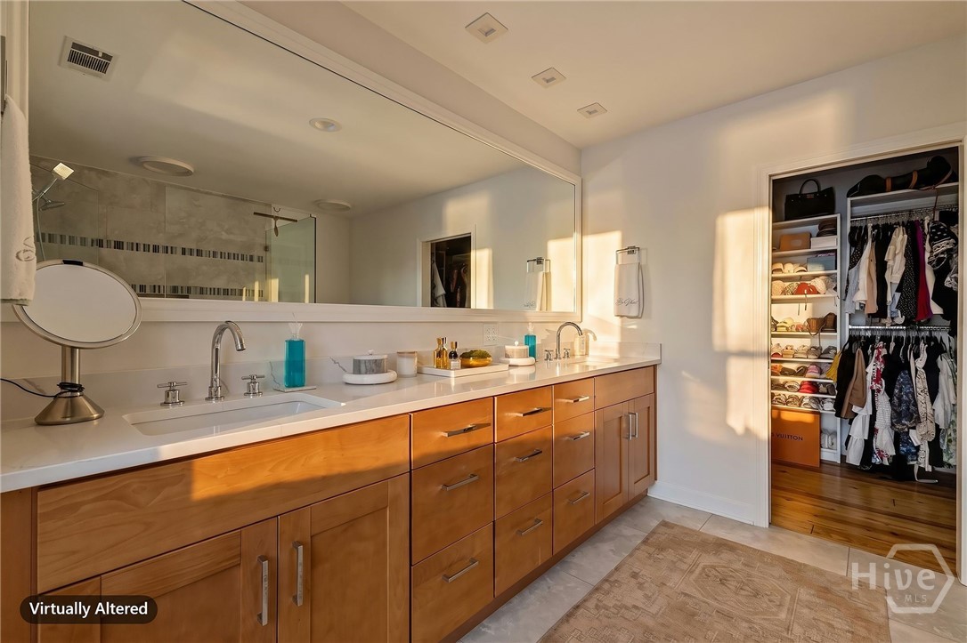 Primary Suite Bathroom