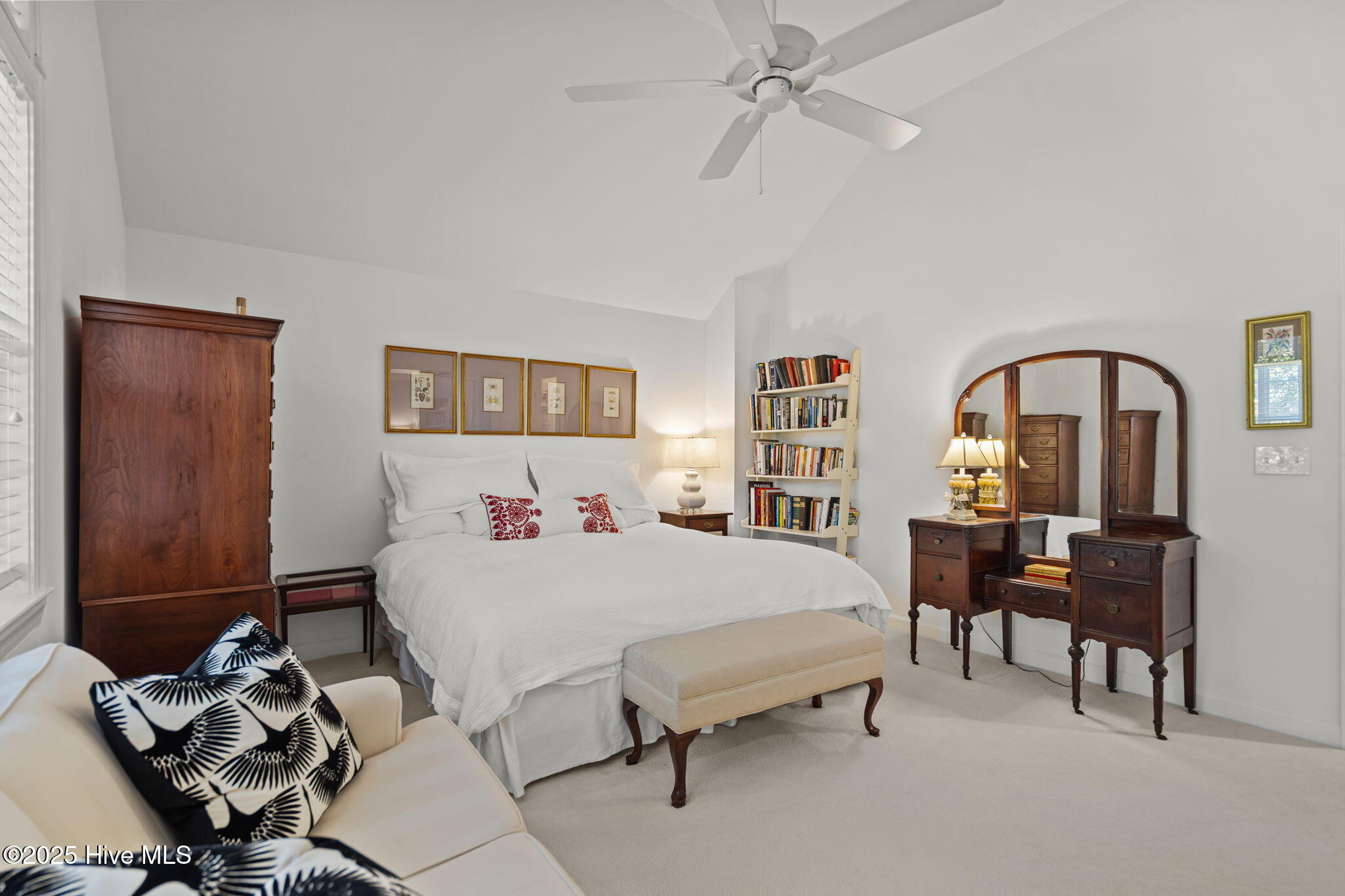 100546040 | Photo 23