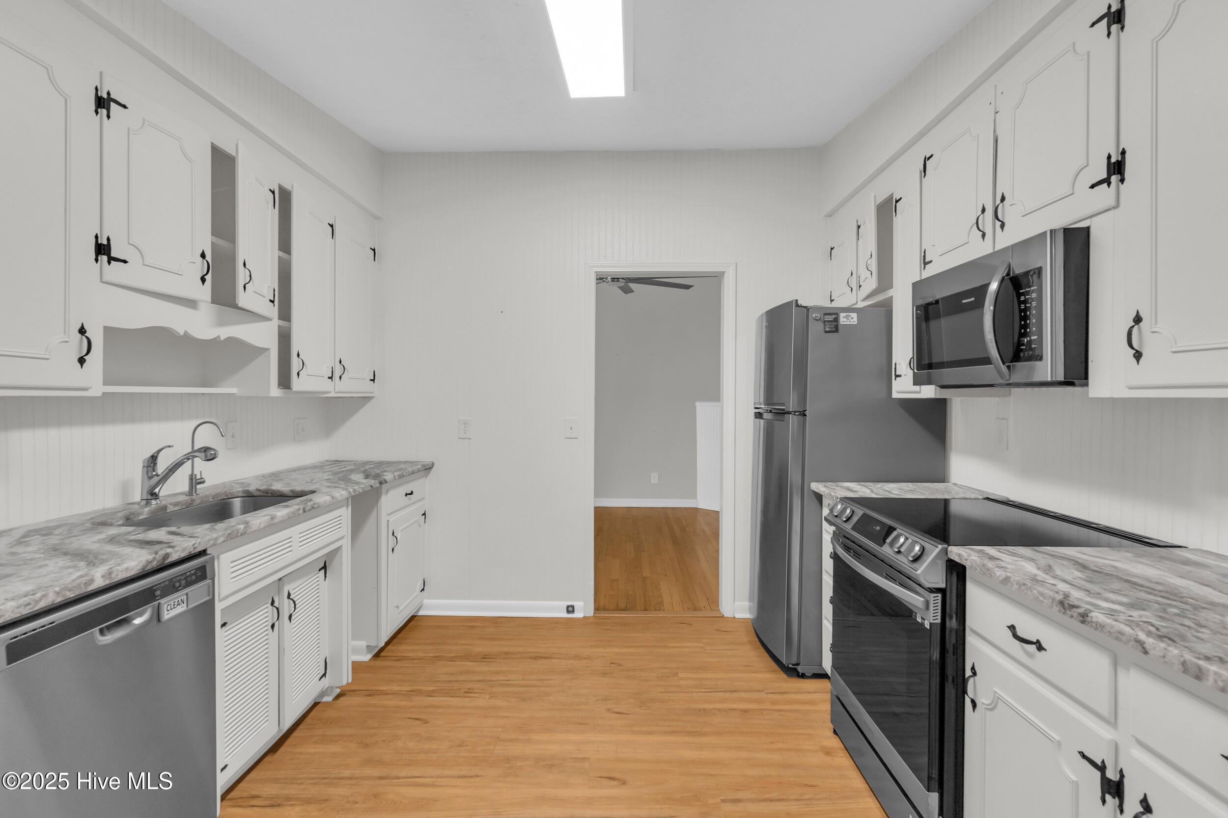 100532133 | Photo 19