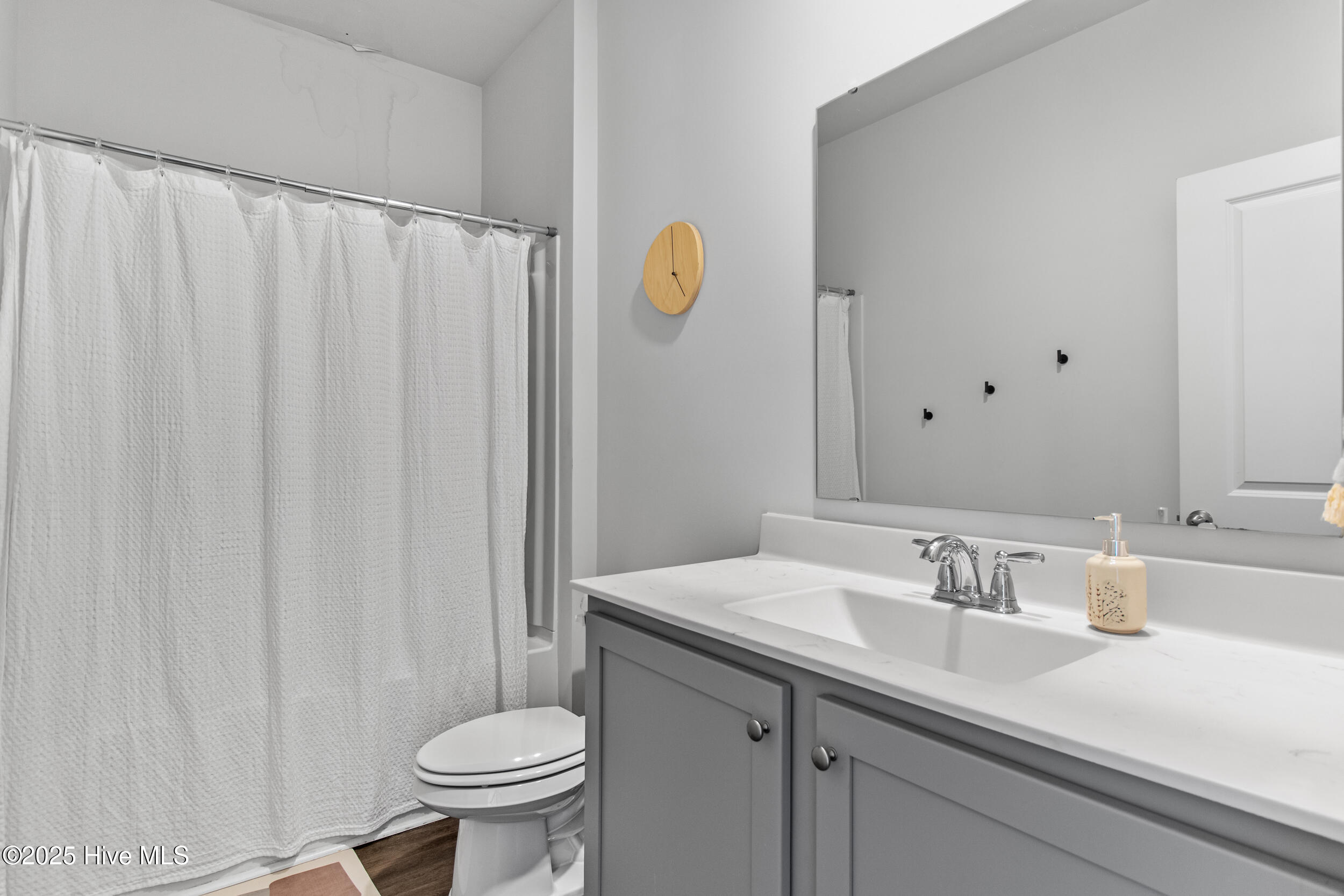 100535105 | Photo 14