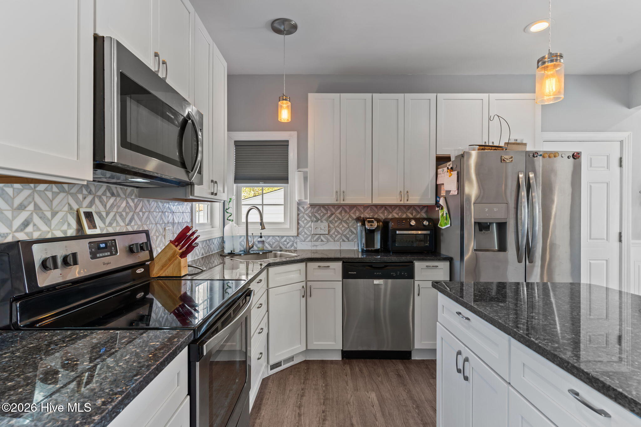 100564590 | Photo 16