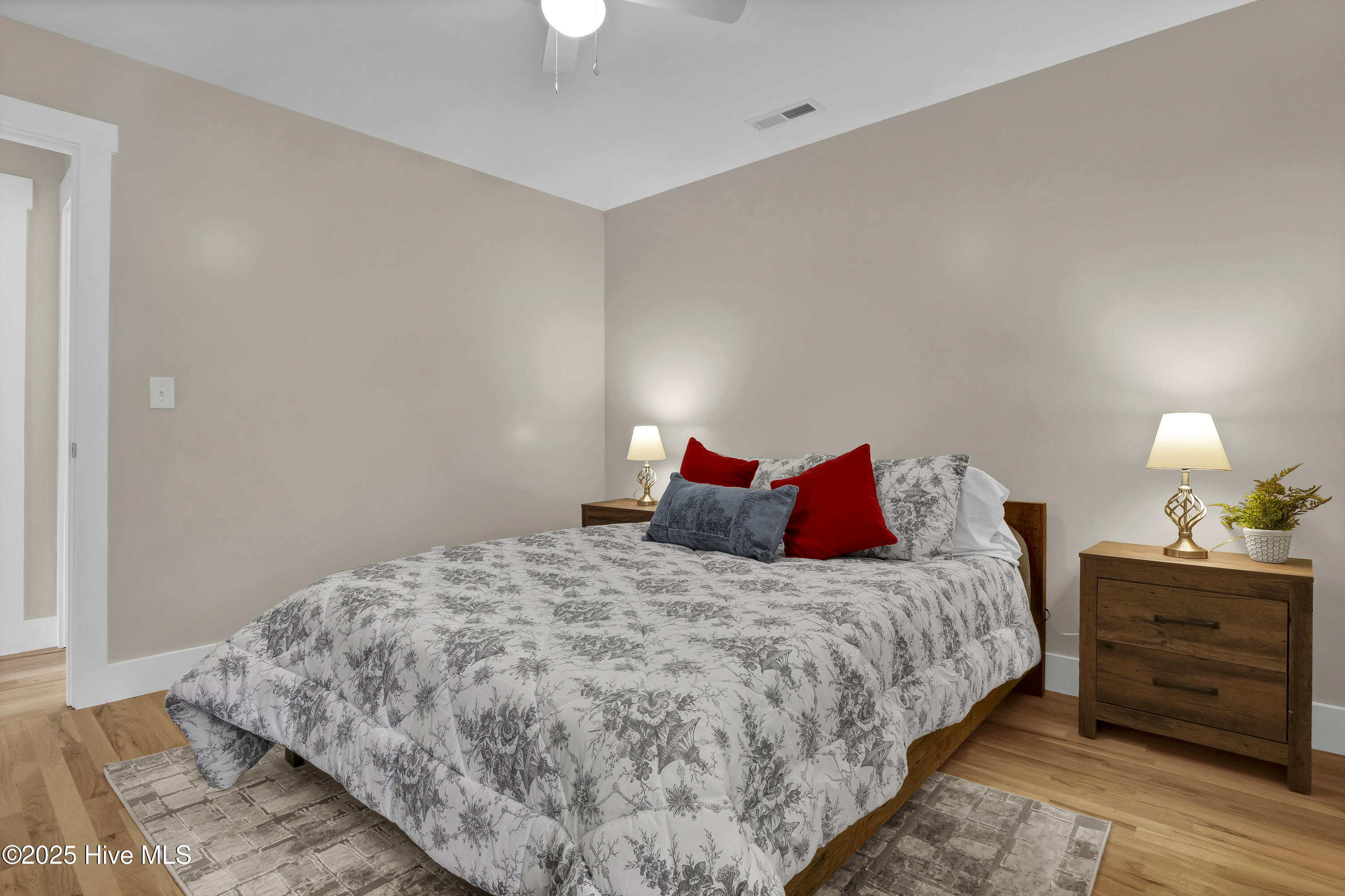 100539058 | Photo 33