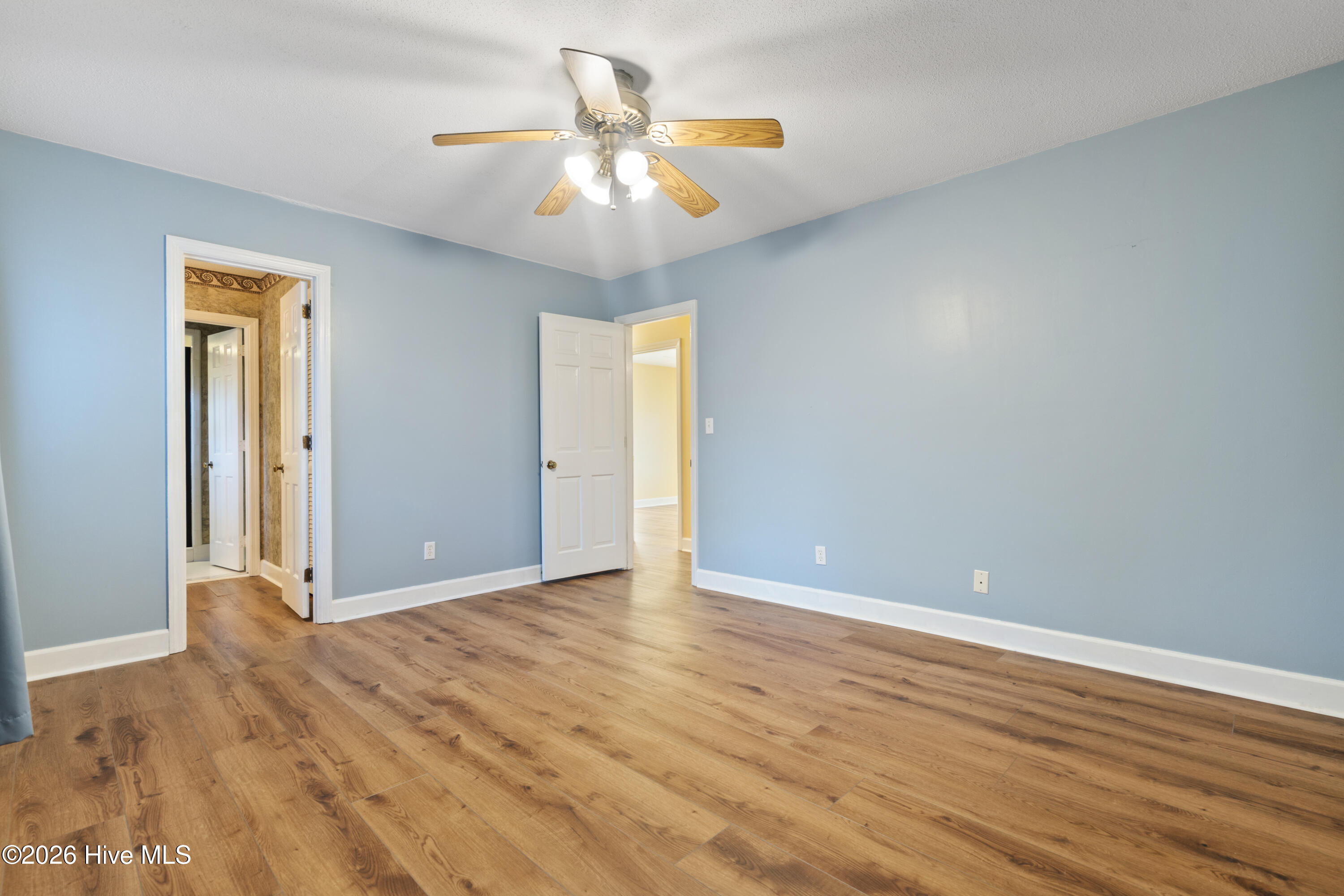 100549887 | Photo 49