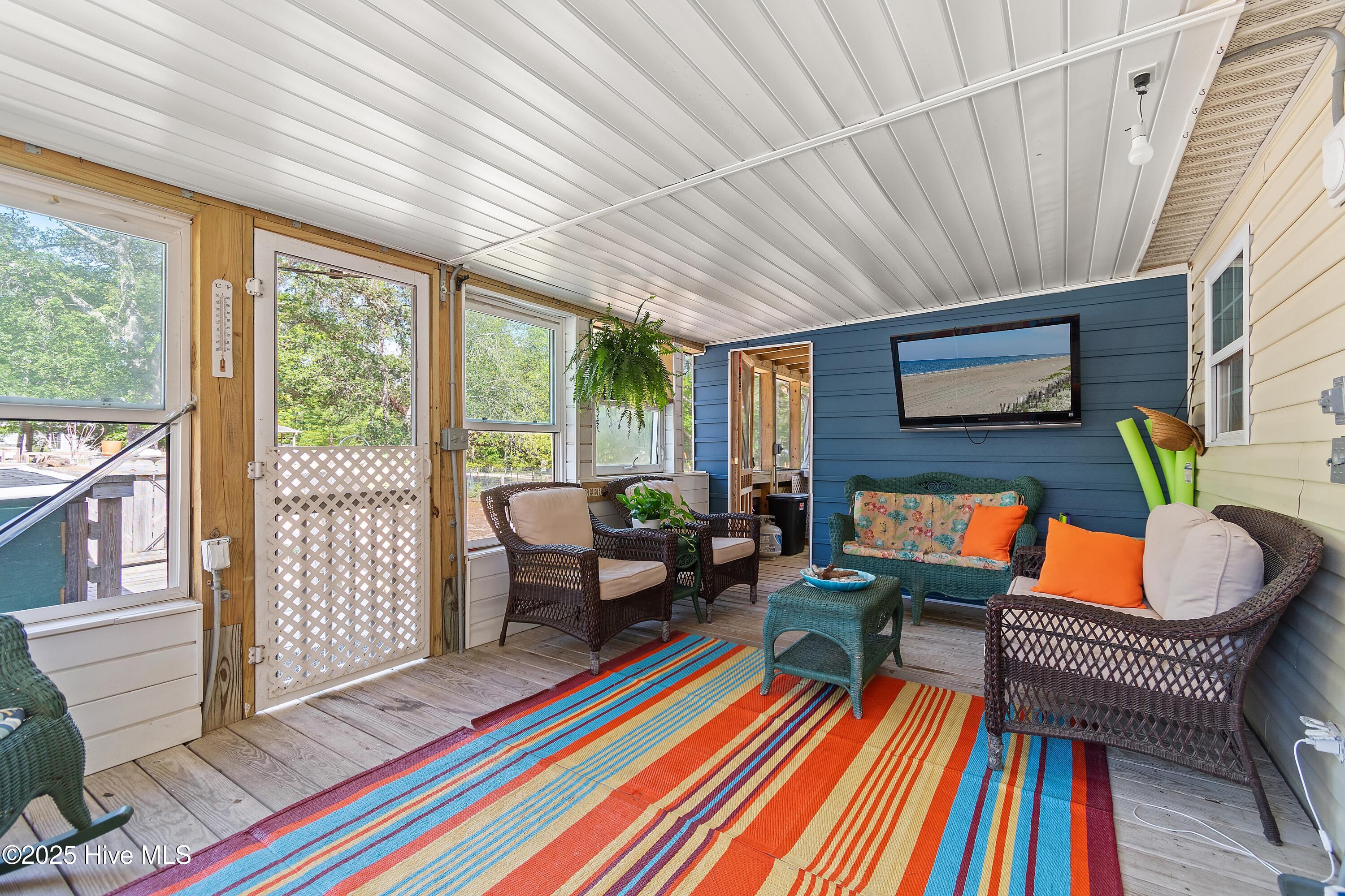 100504365 | Photo 24