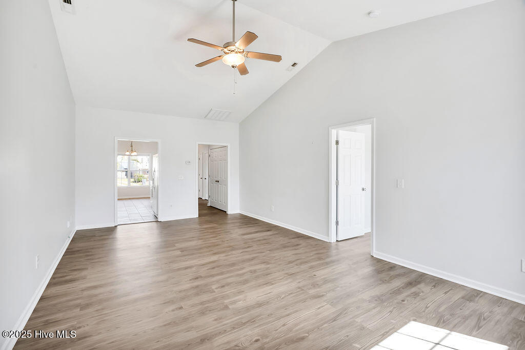 100534867 | Photo 14