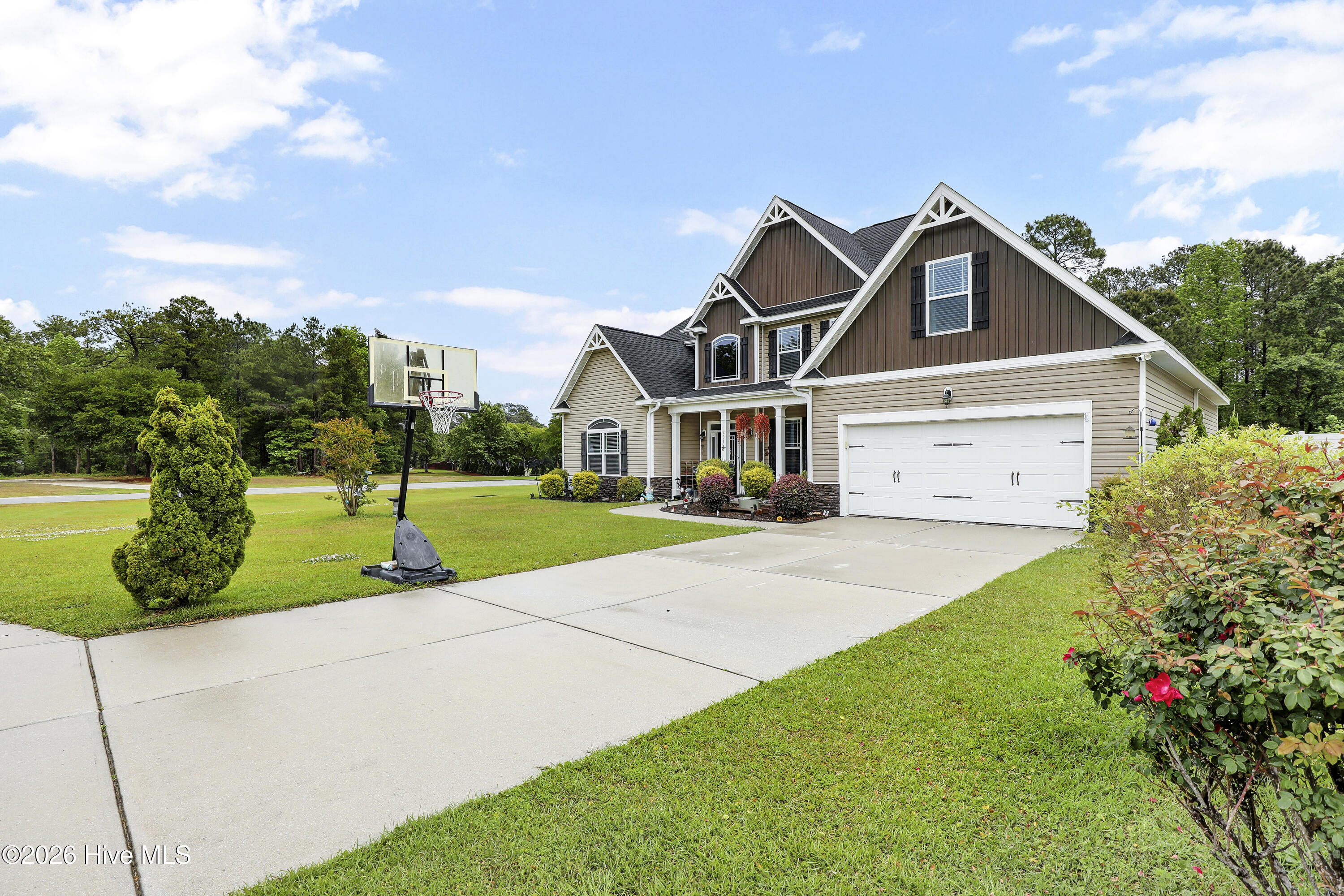 201 Wedgefield Circle,Maple Hill
