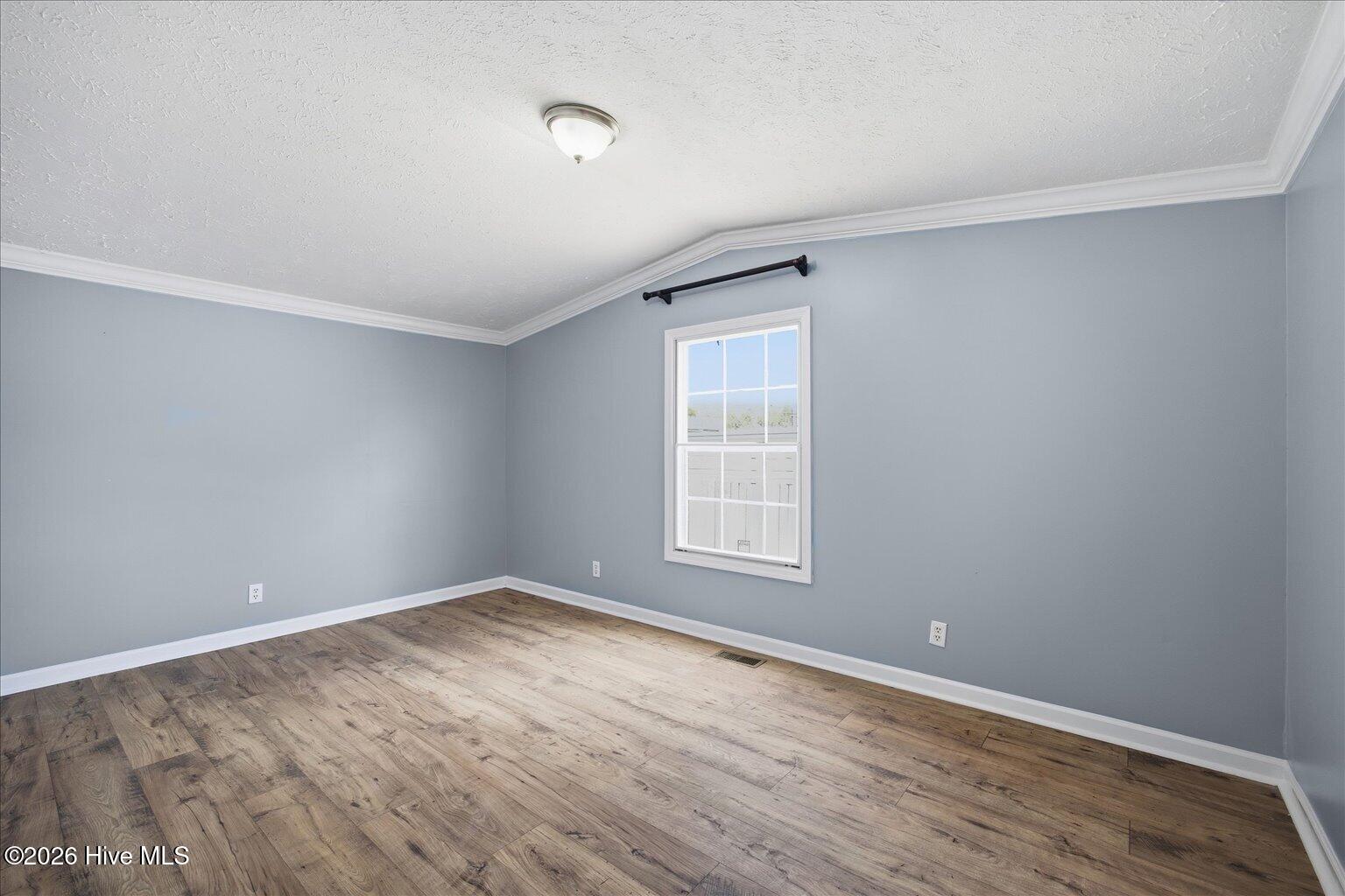 100565054 | Photo 58