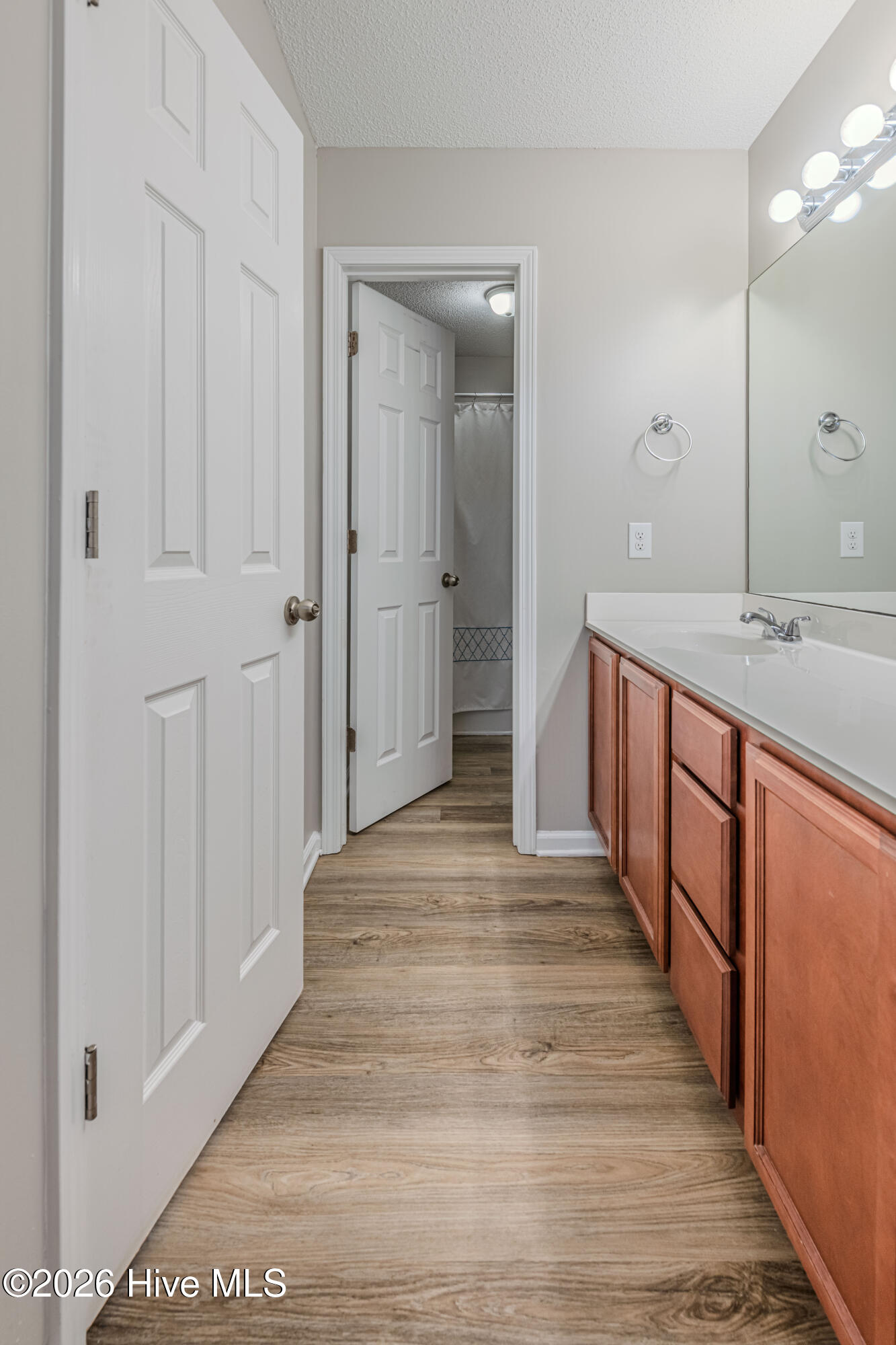 100565701 | Photo 28