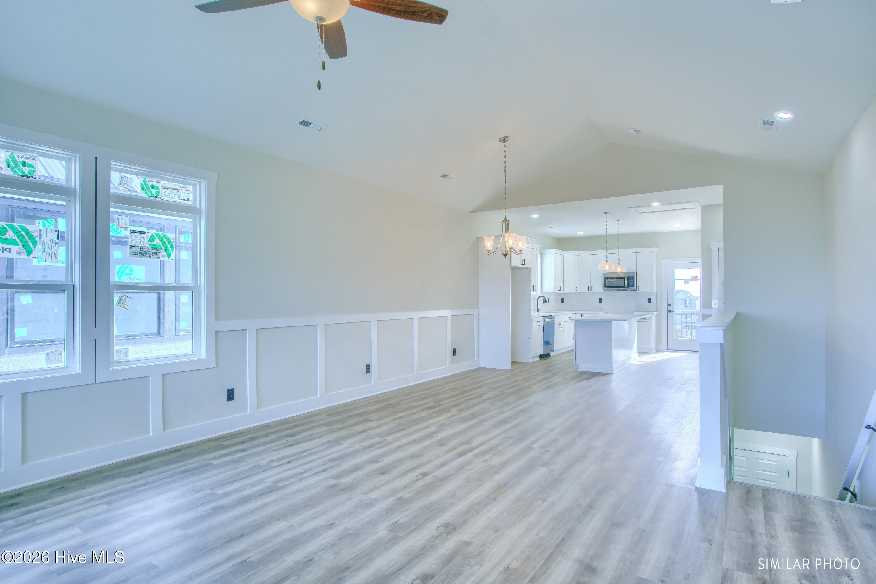 100552614 | Photo 10