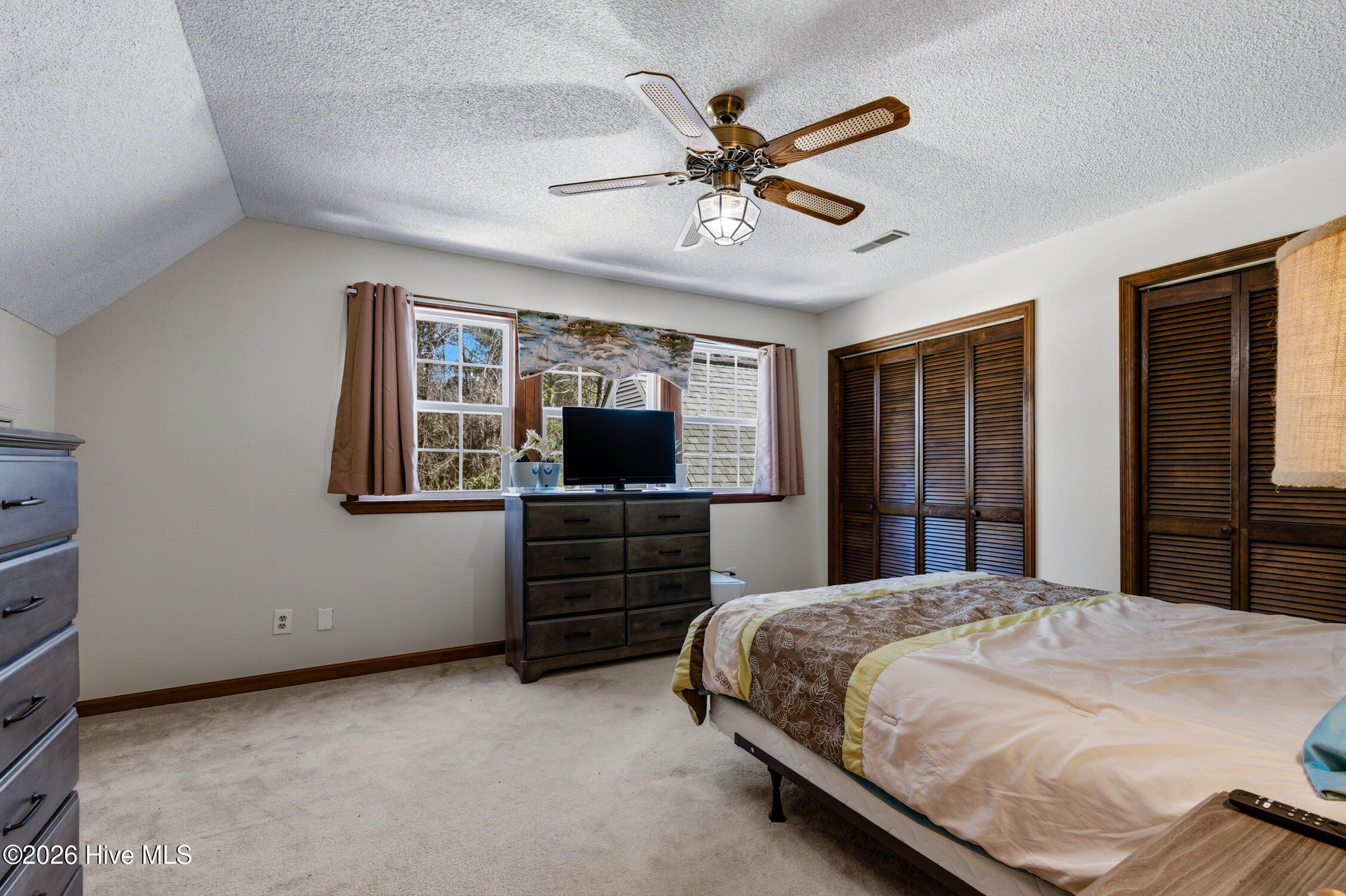 100555864 | Photo 23