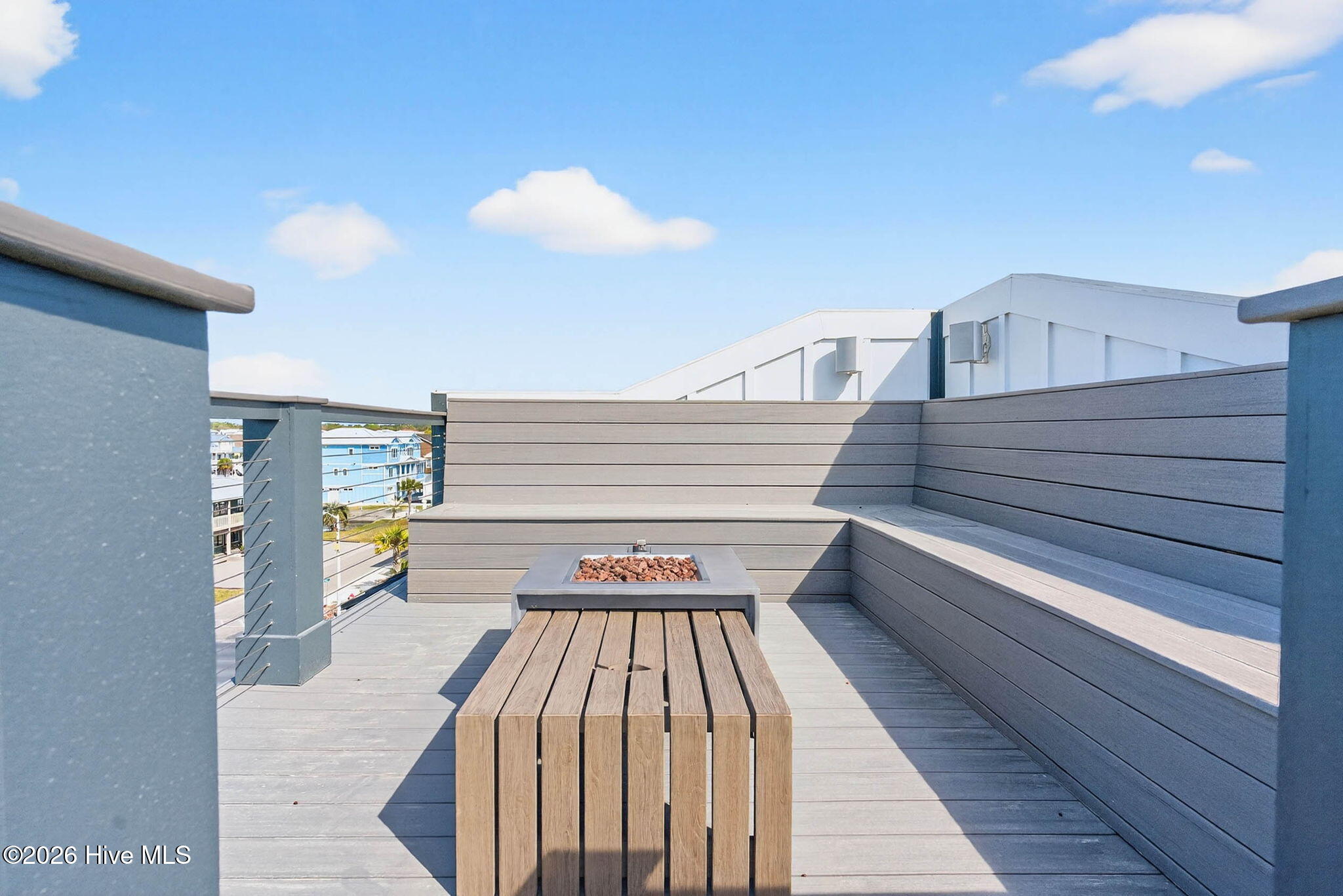 100565153 | Photo 24