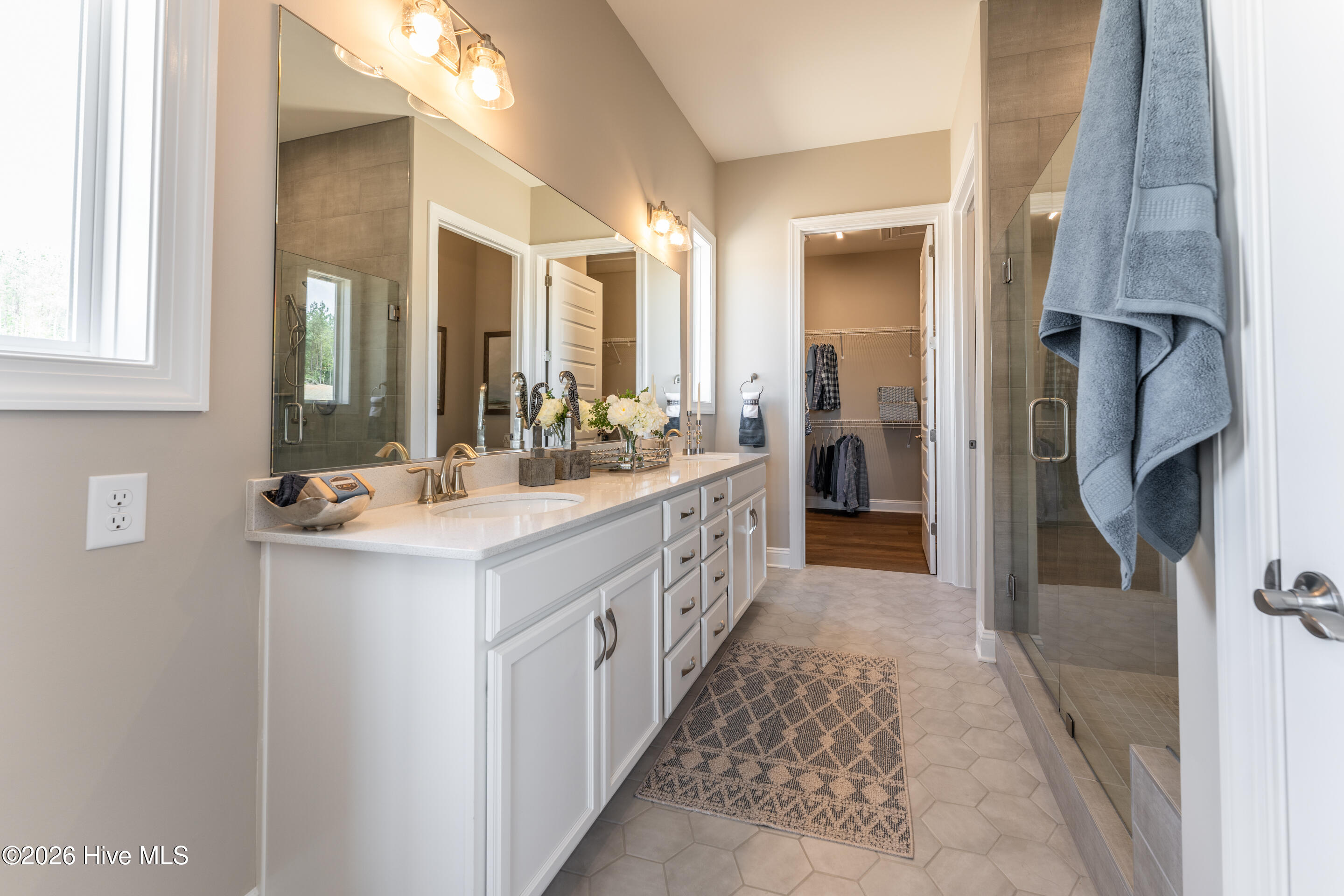 100568461 | Photo 15