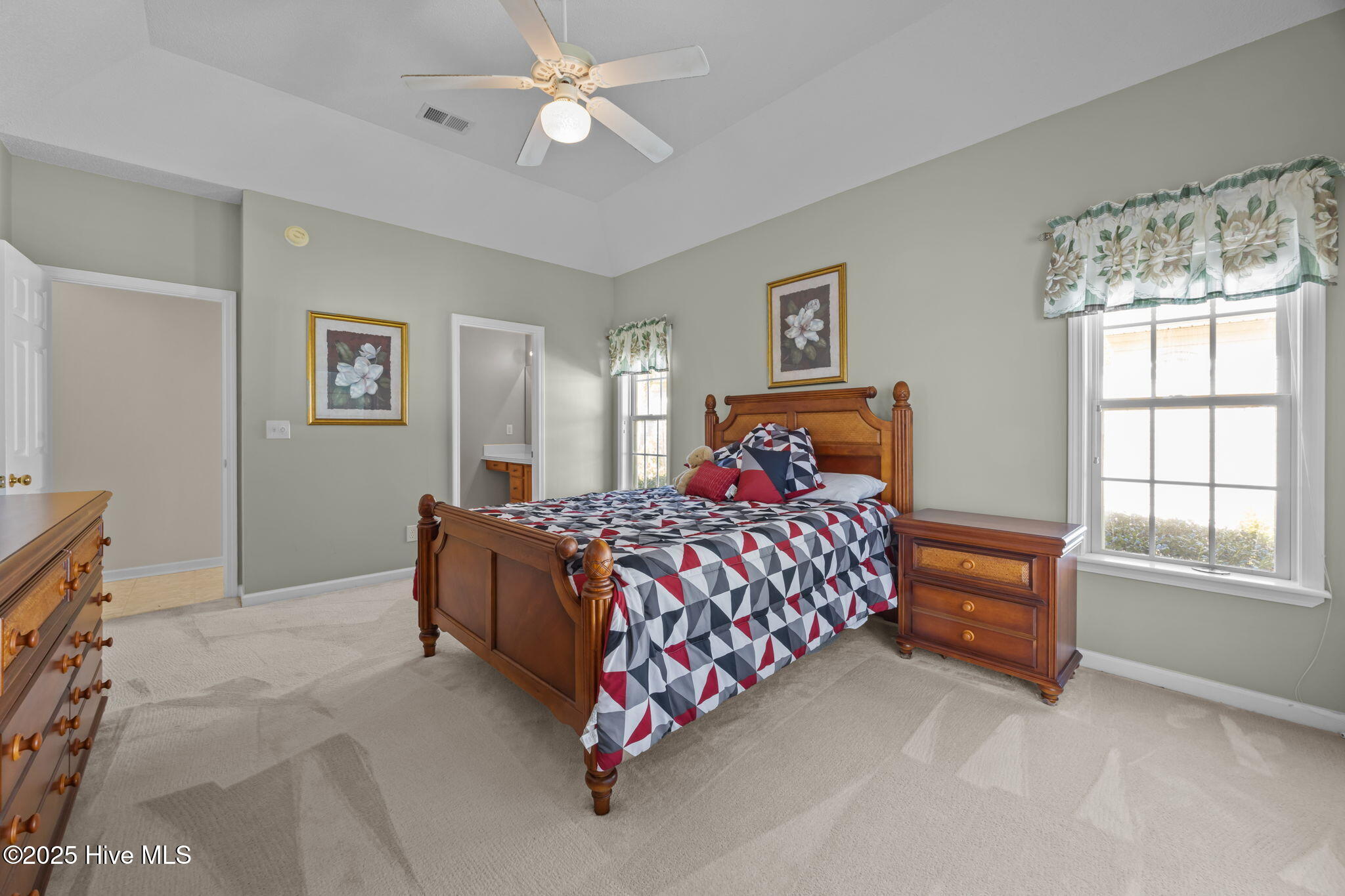 100539449 | Photo 18