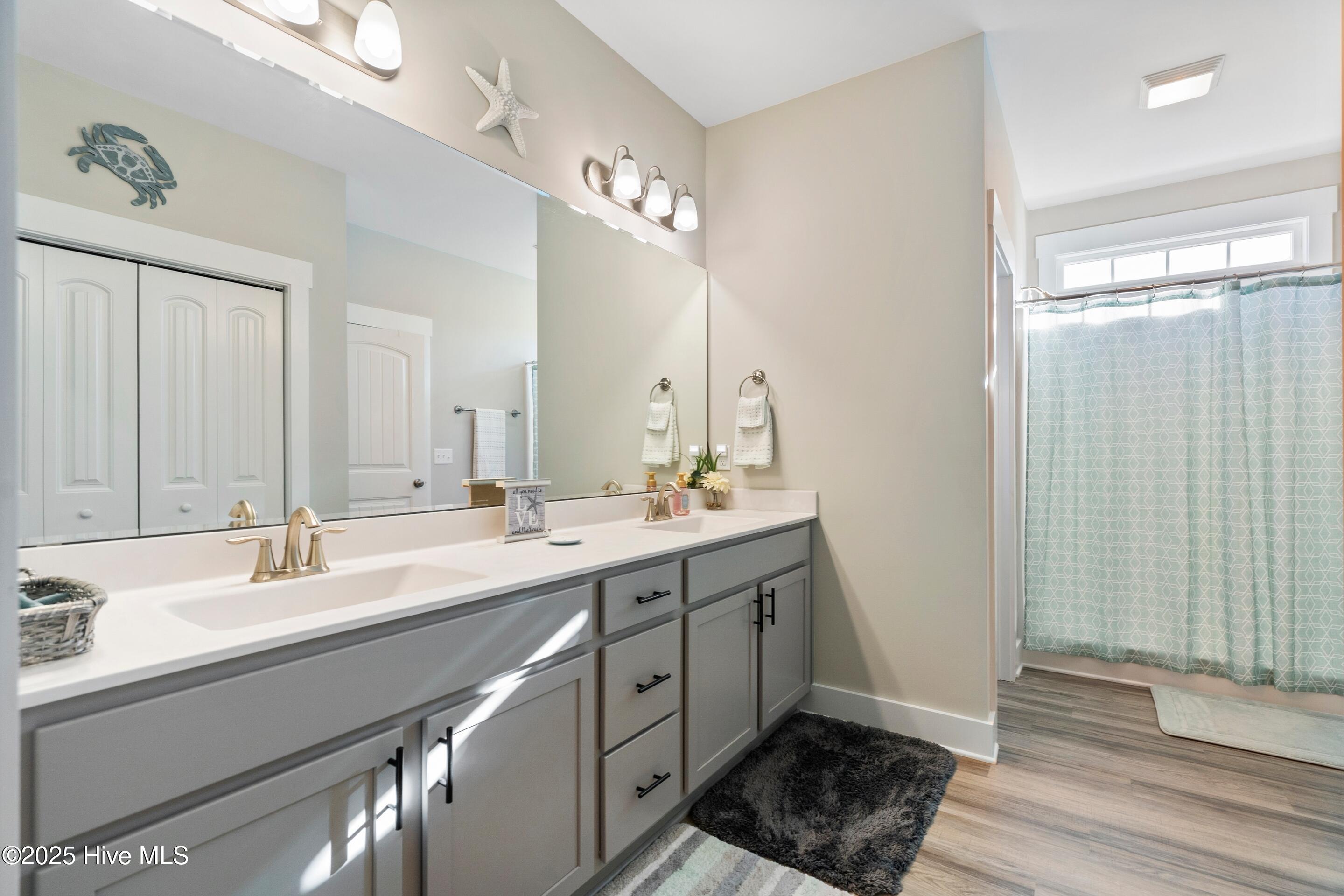 100538815 | Photo 19