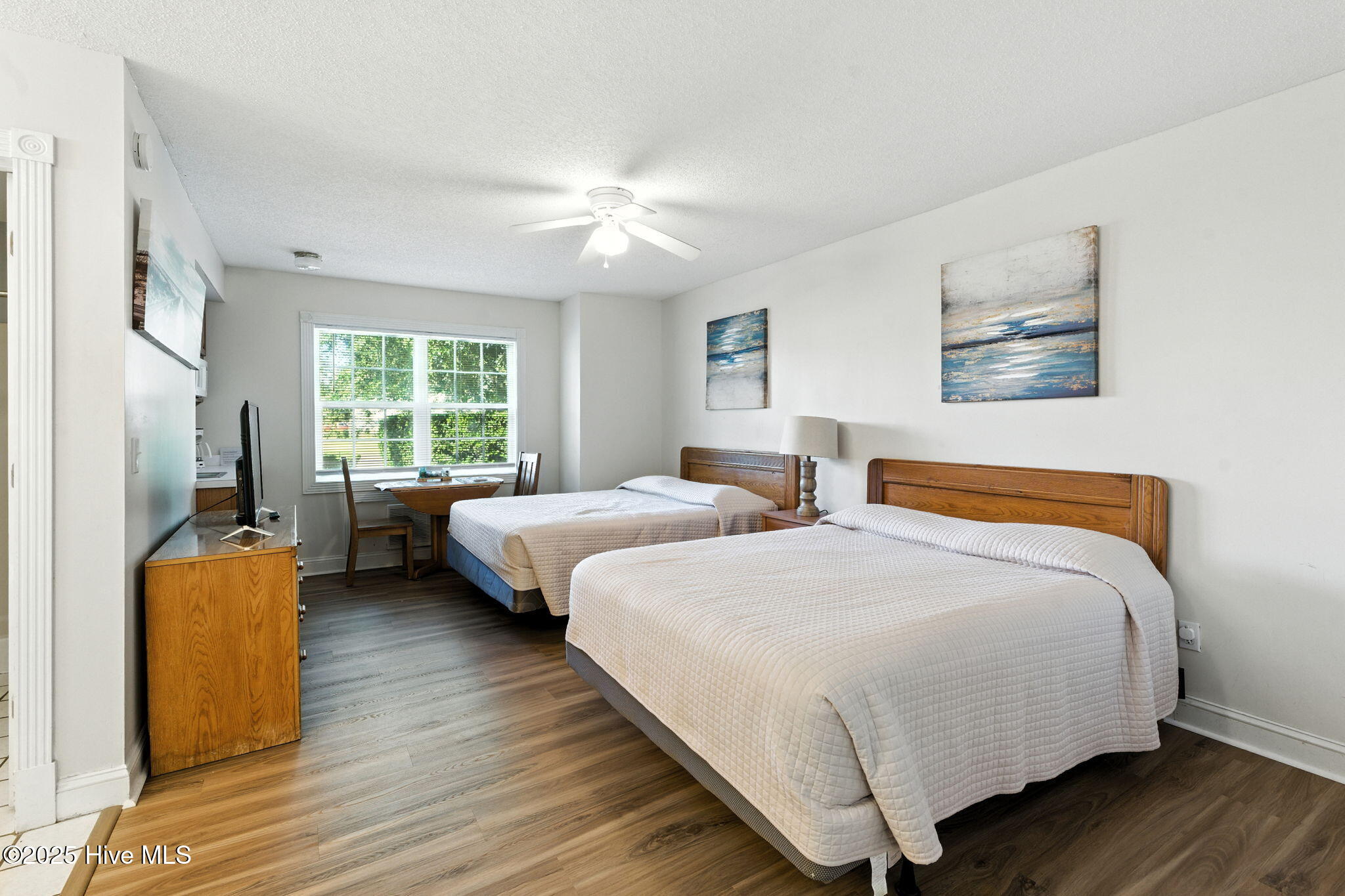 100527104 | Photo 10