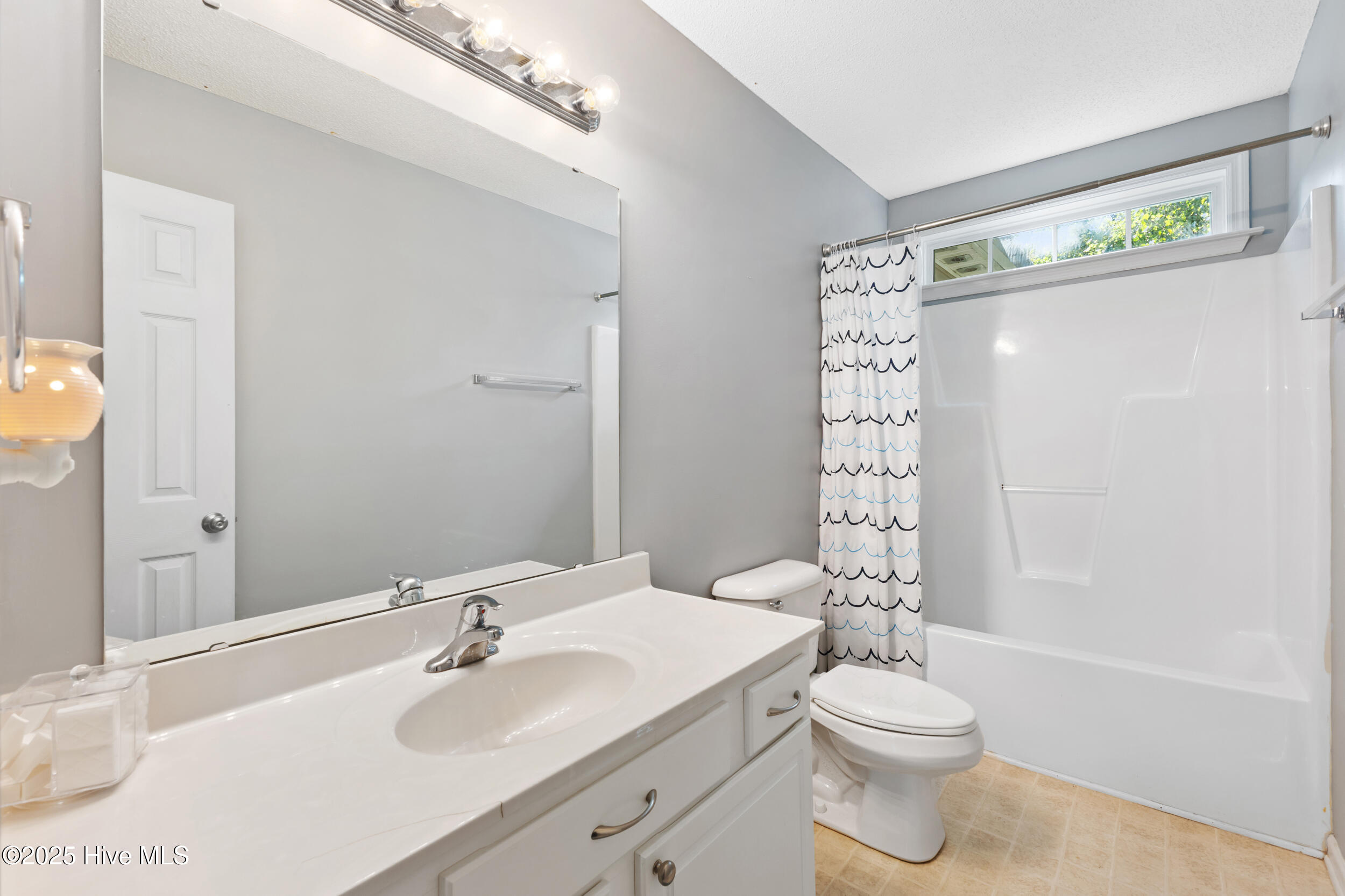 102 Lunington Mill Circle, Burgaw, NC 28425 – photo 21: Bathroom 2