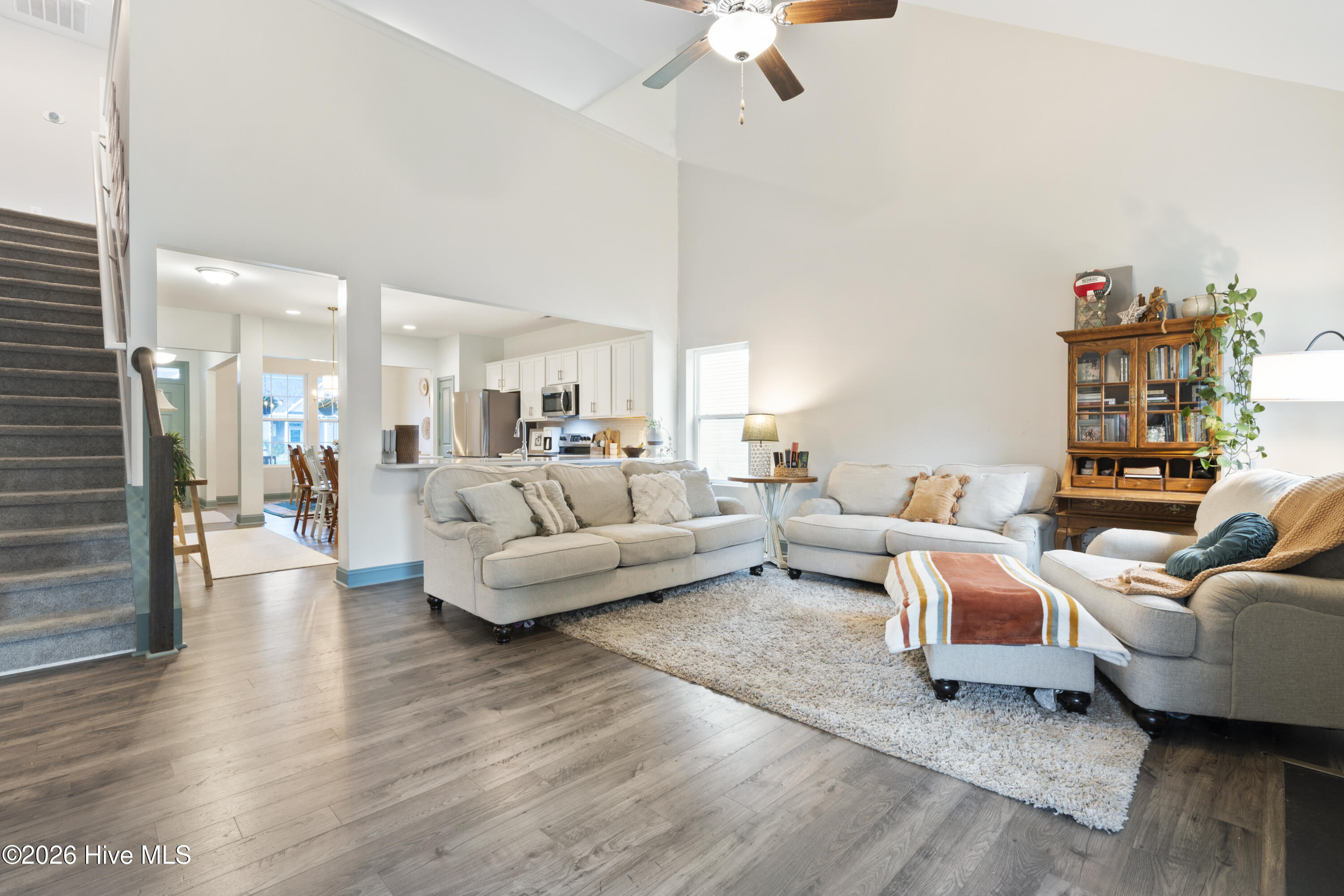 100564295 | Photo 18