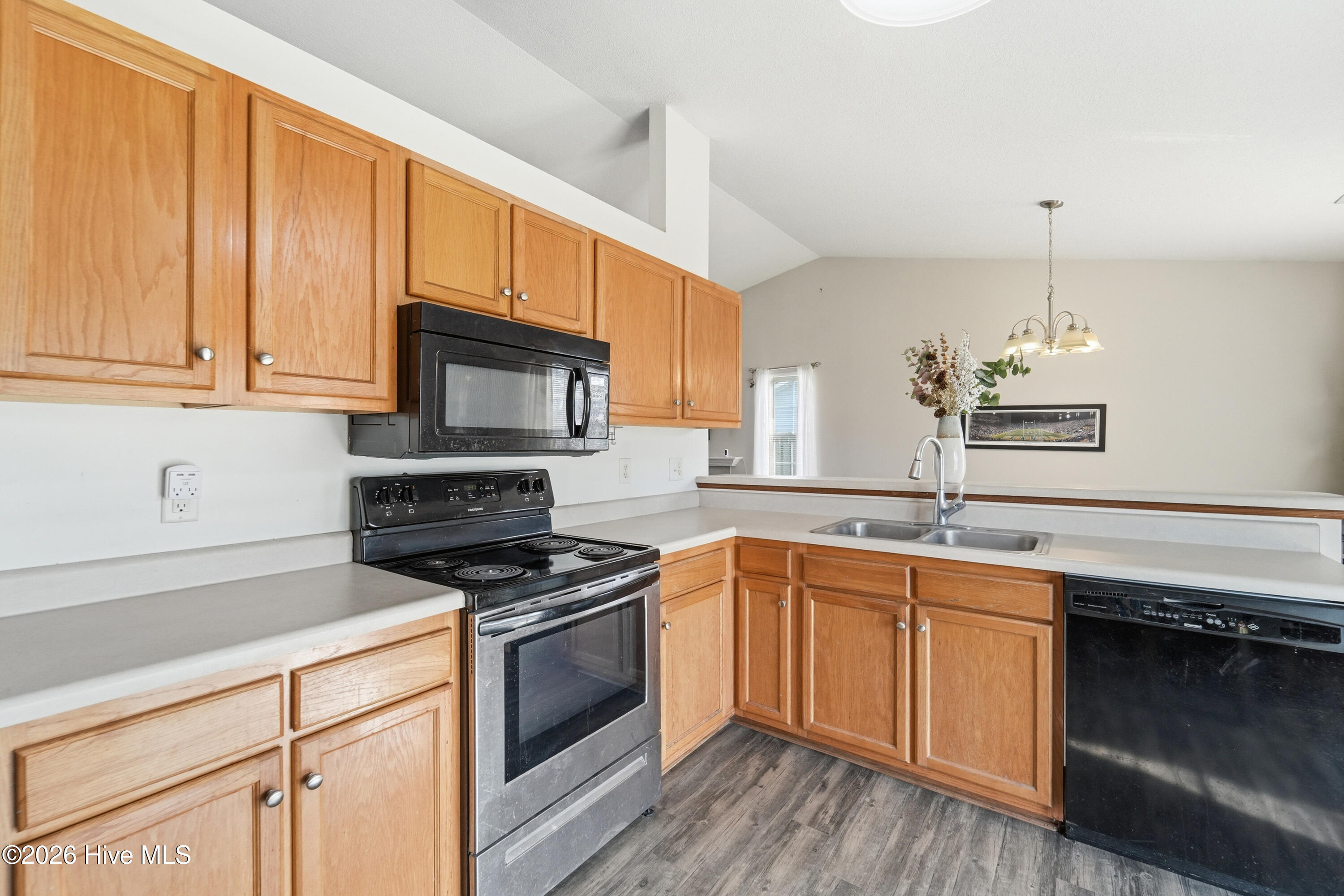 100562378 | Photo 22