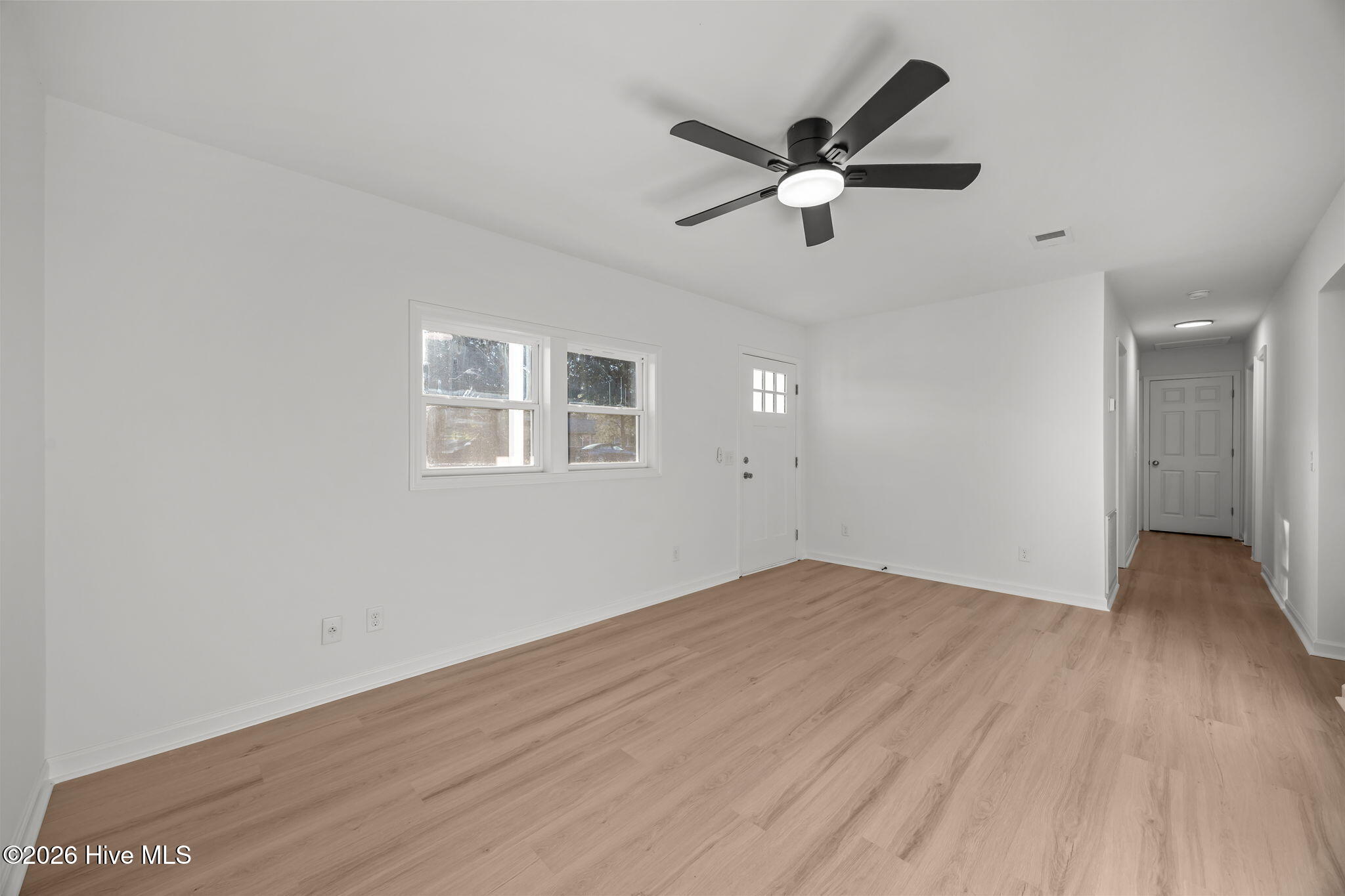 100548190 | Photo 14