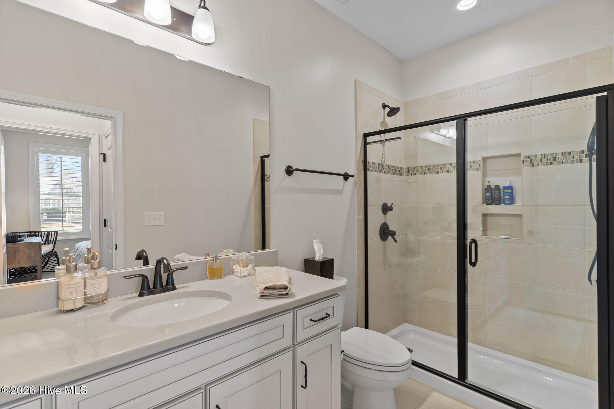 100557364 | Photo 33