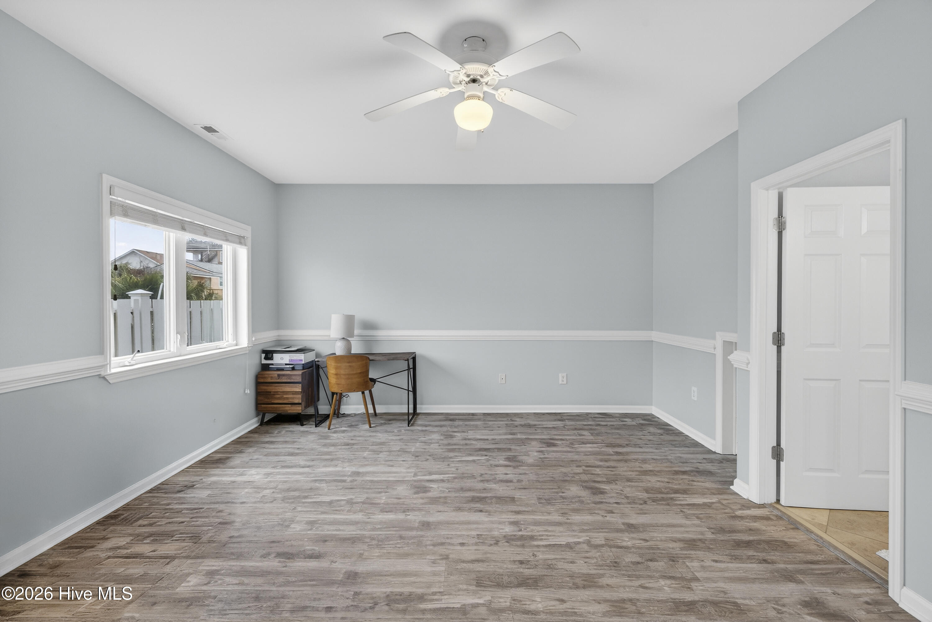 100561786 | Photo 28