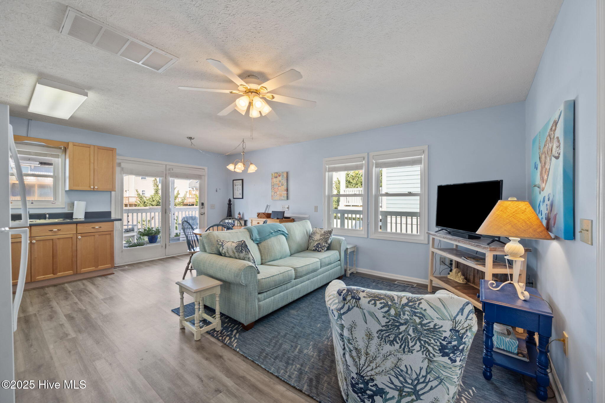 100538704 | Photo 49