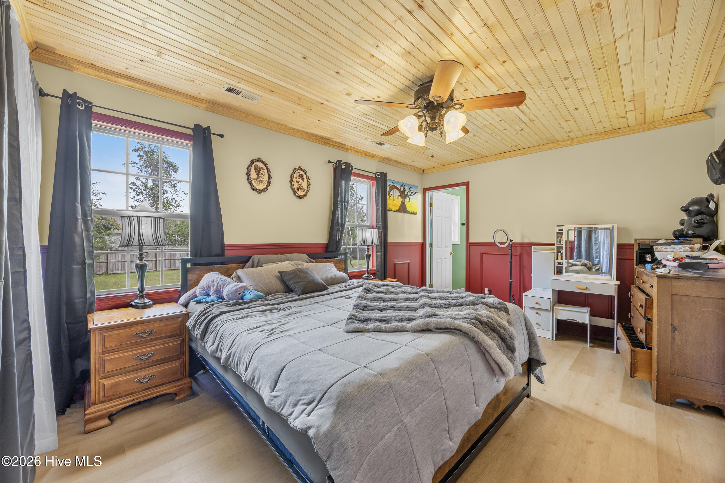 100565830 | Photo 18