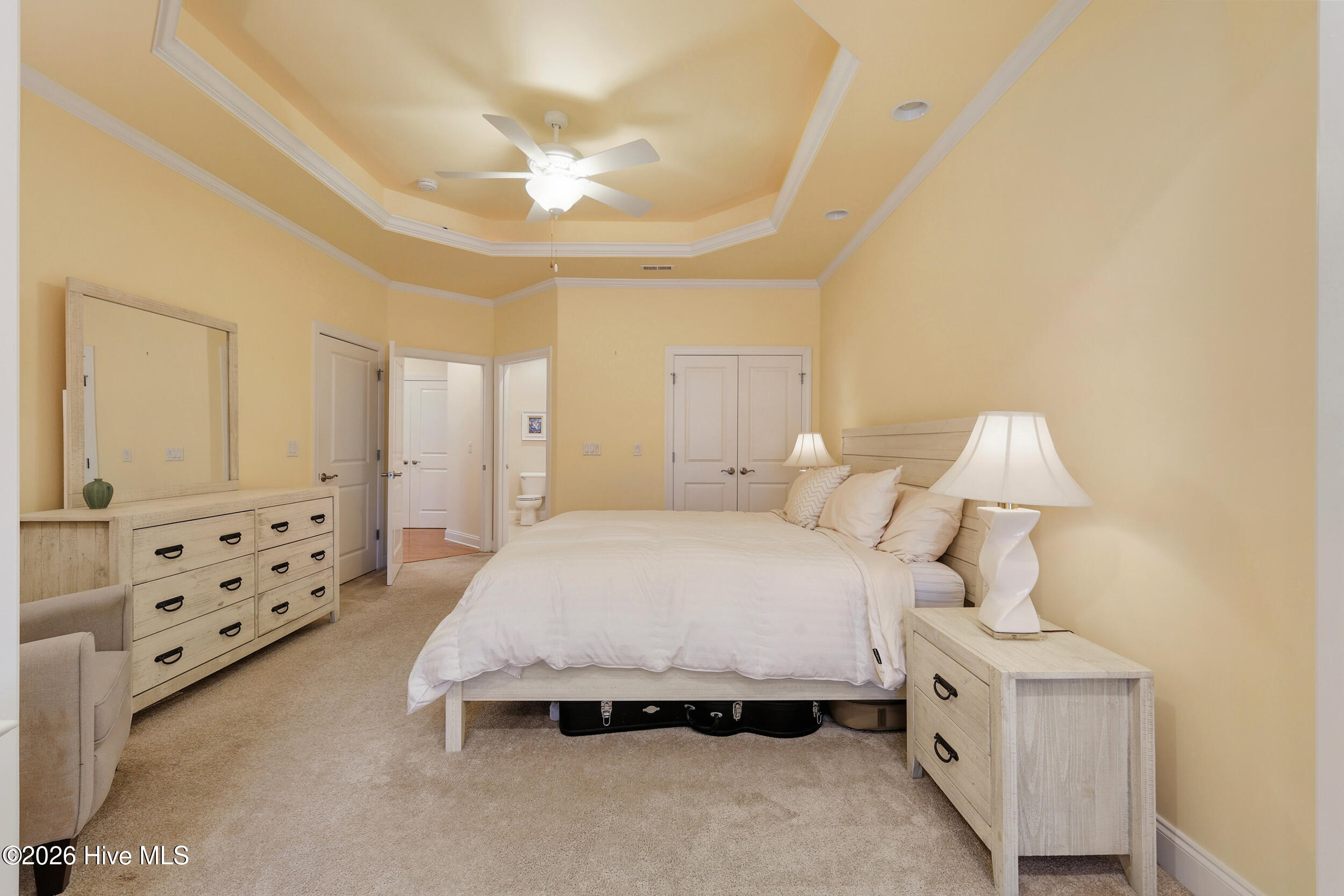 100561183 | Photo 25