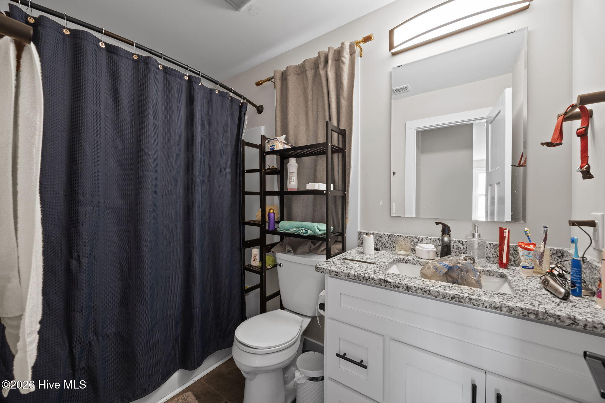 100556827 | Photo 20