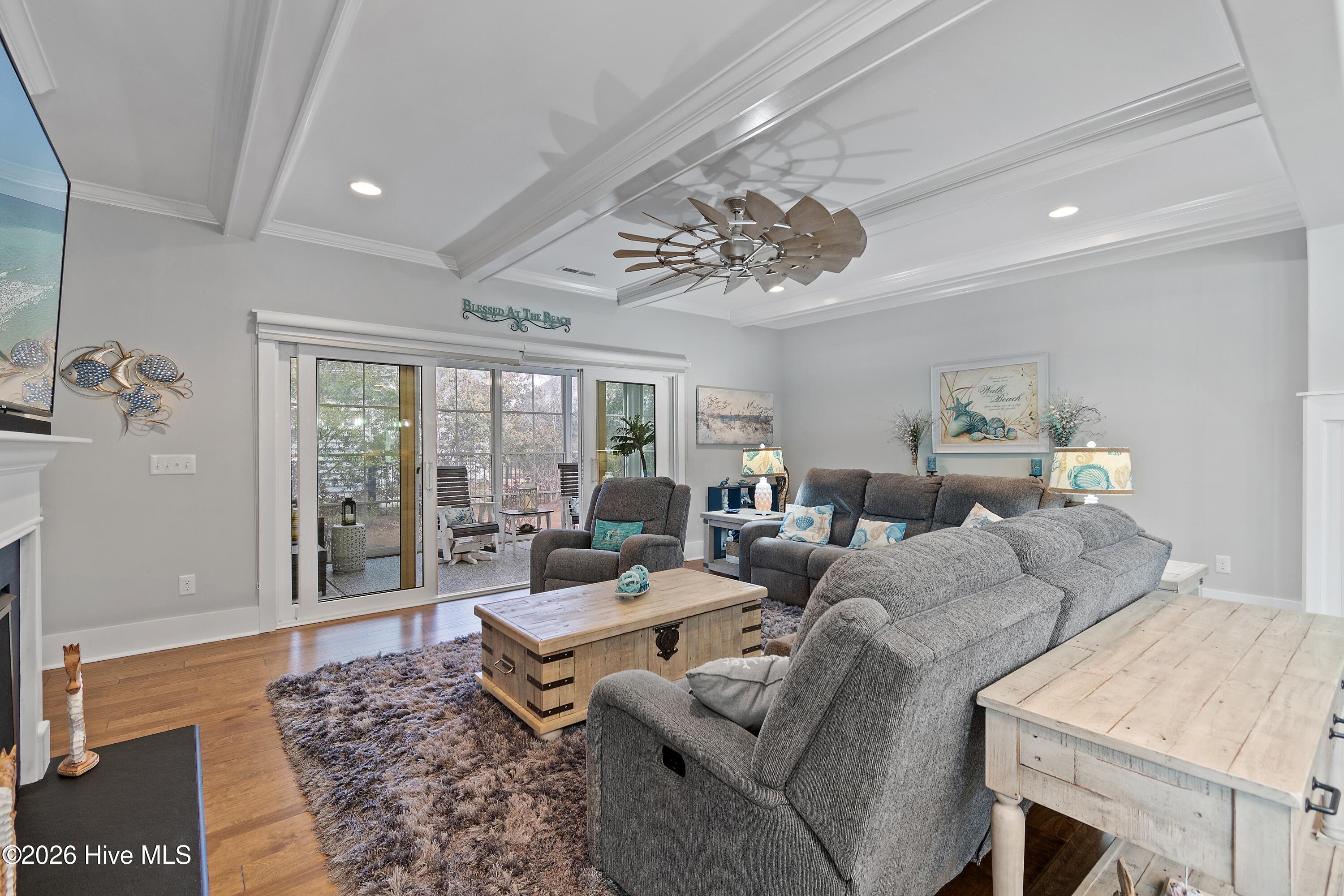 100561282 | Photo 20