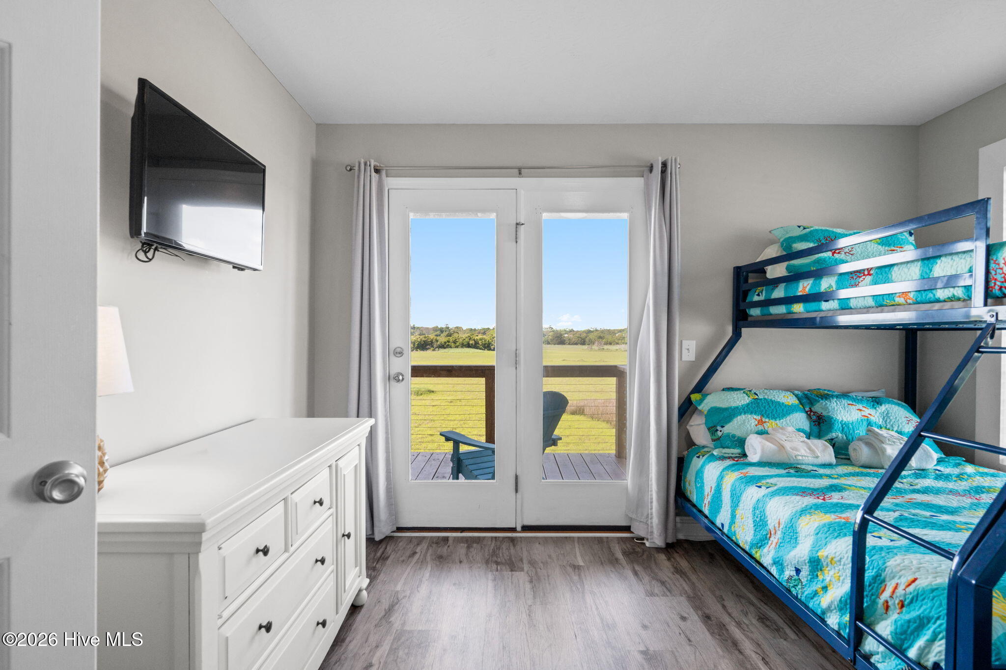 100568458 | Photo 53