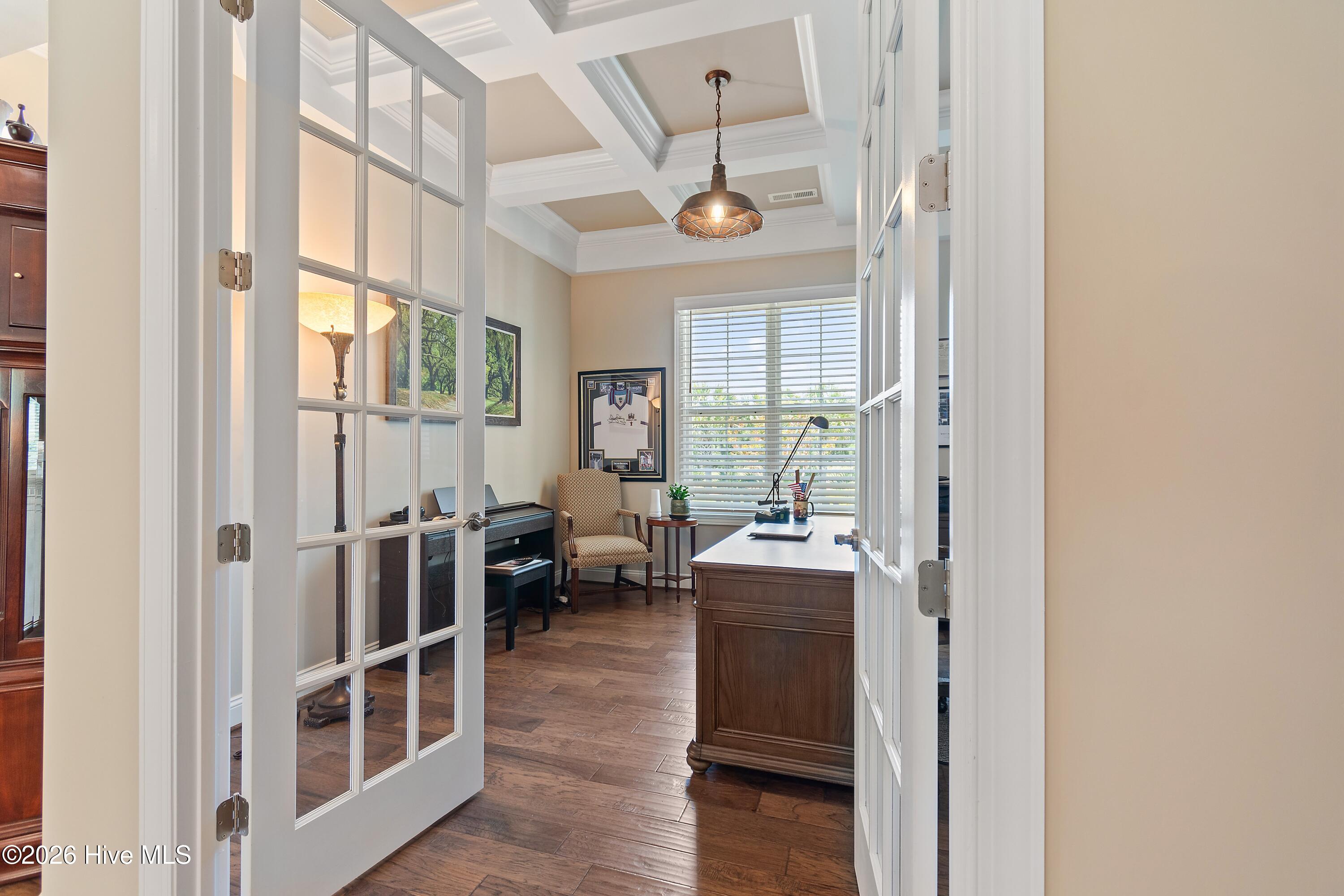 100568990 | Photo 32