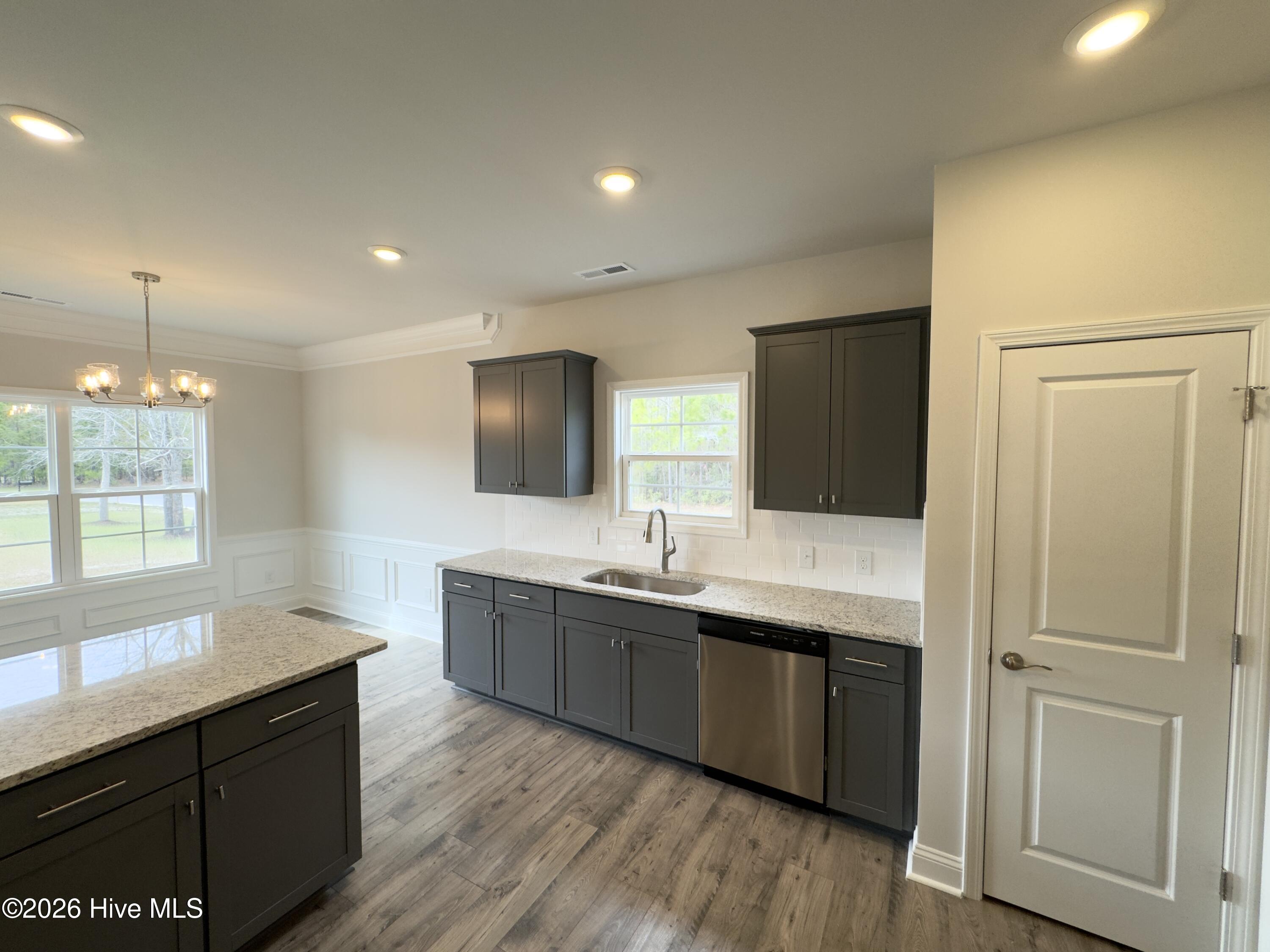 100563267 | Photo 11