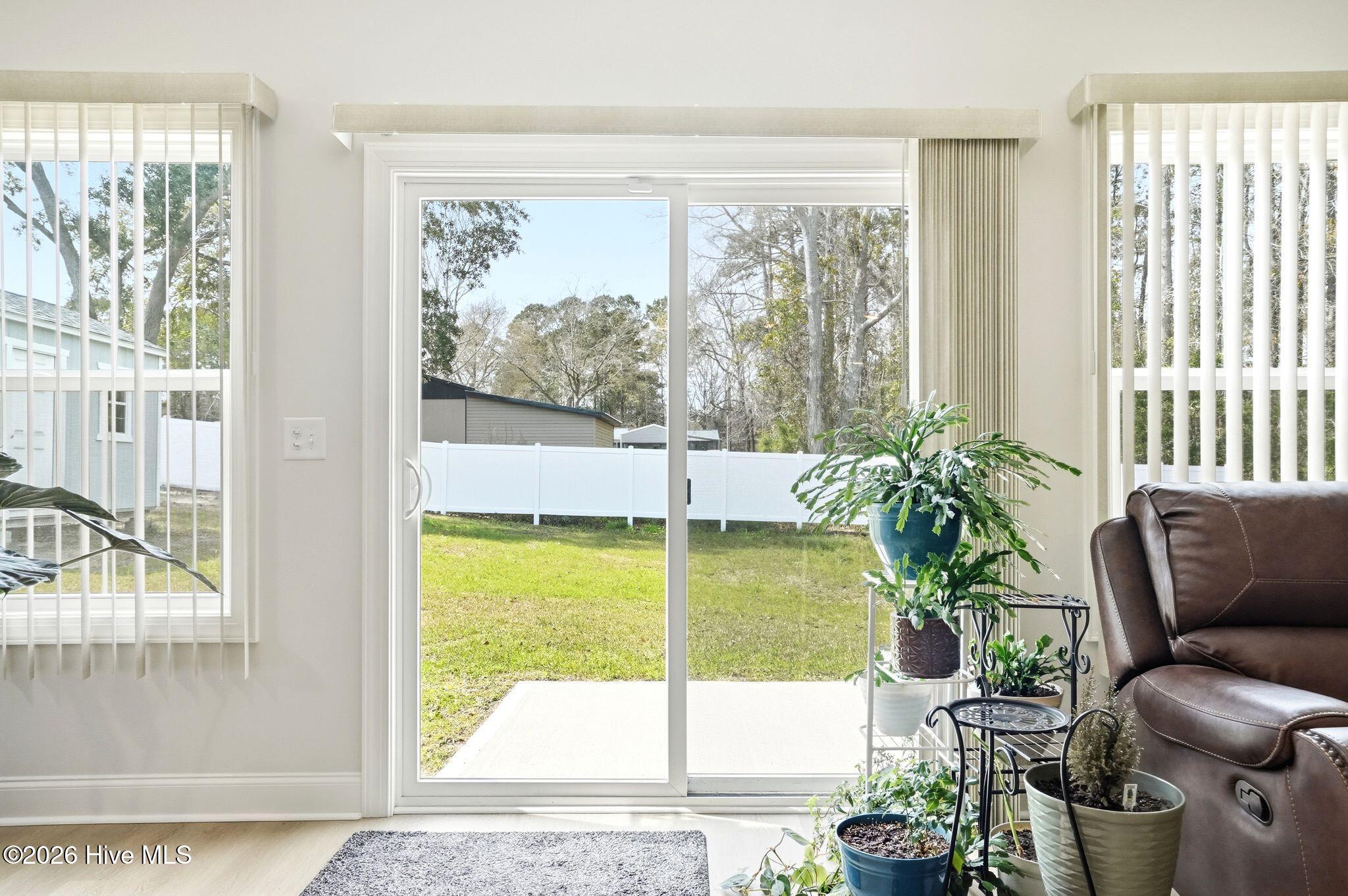 100561964 | Photo 14