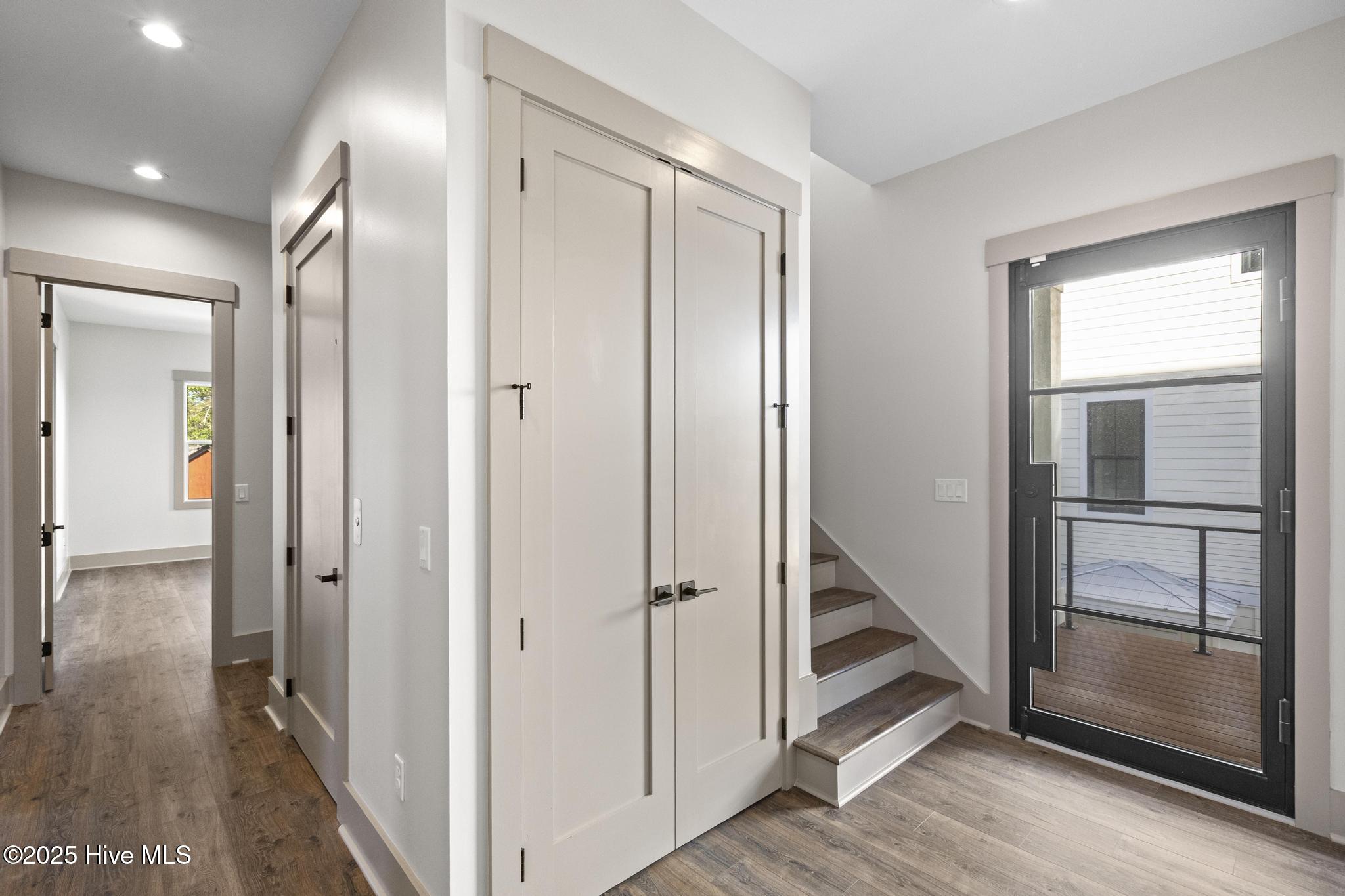 100517946 | Photo 53