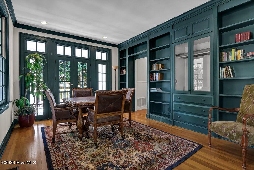 100555857 | Photo 72