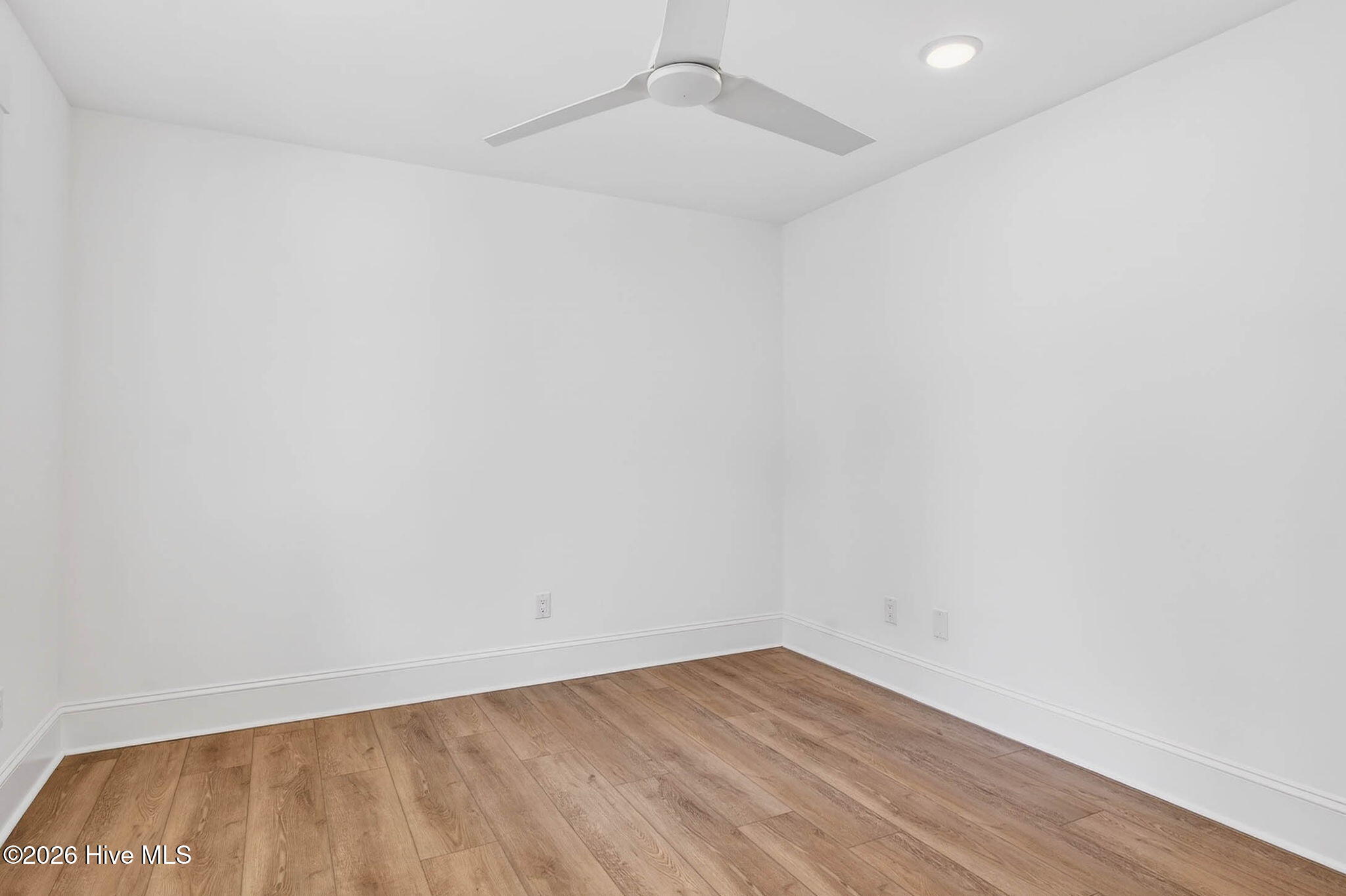 100558704 | Photo 41