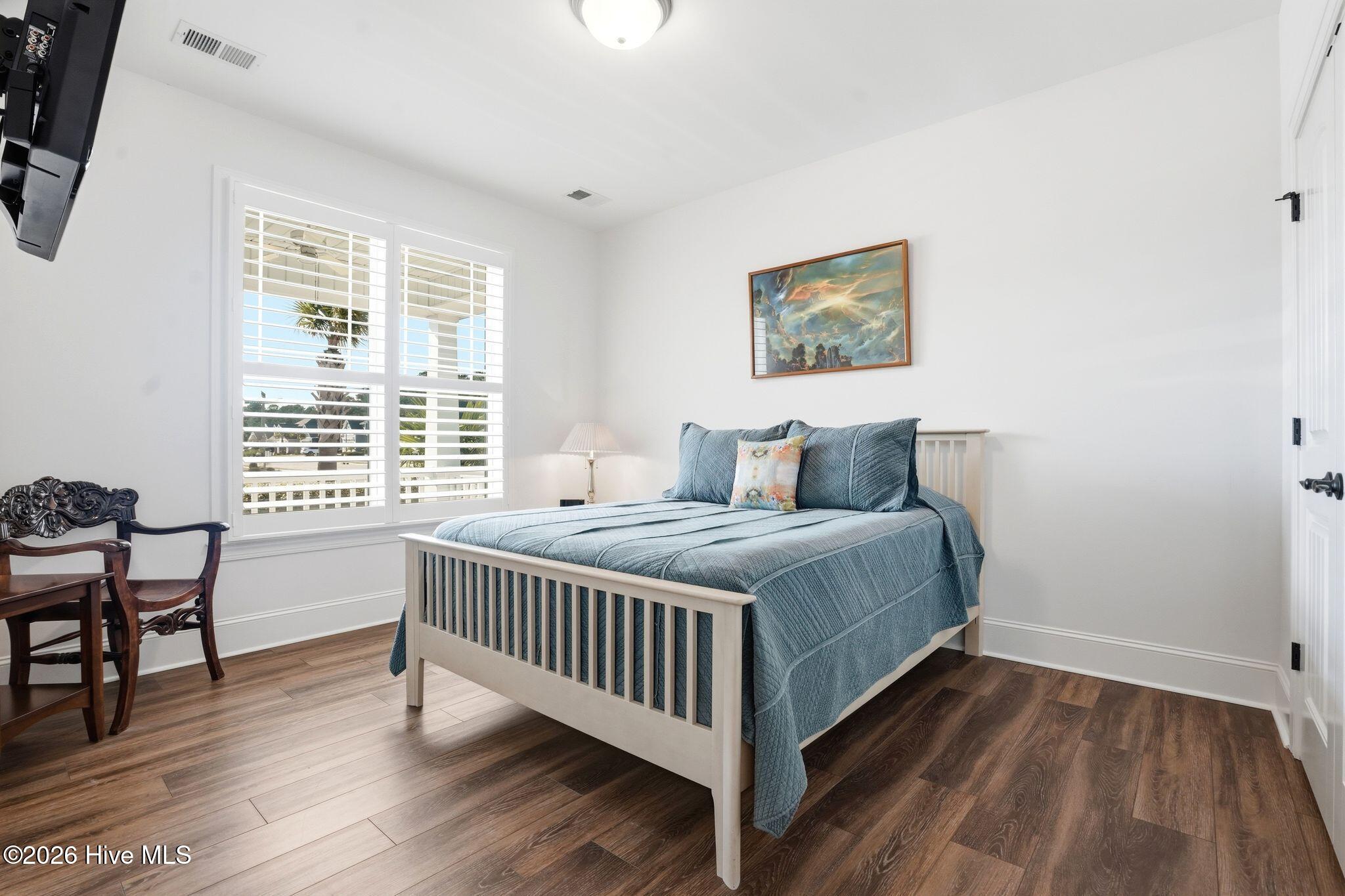 100559439 | Photo 63