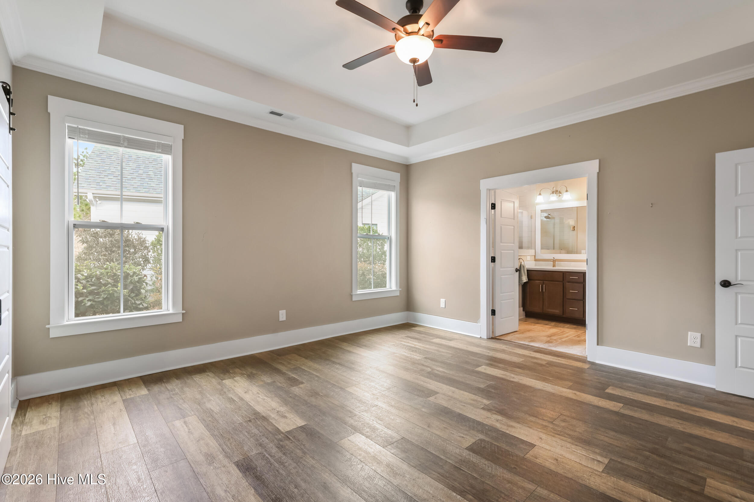 100560920 | Photo 18