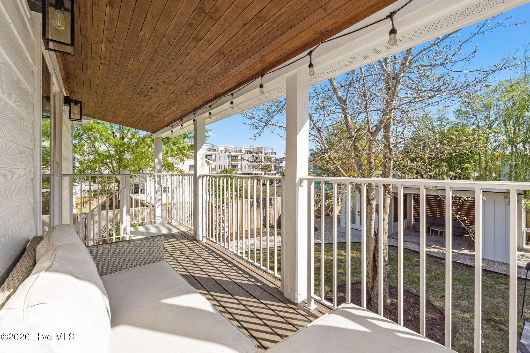 100565975 | Photo 16