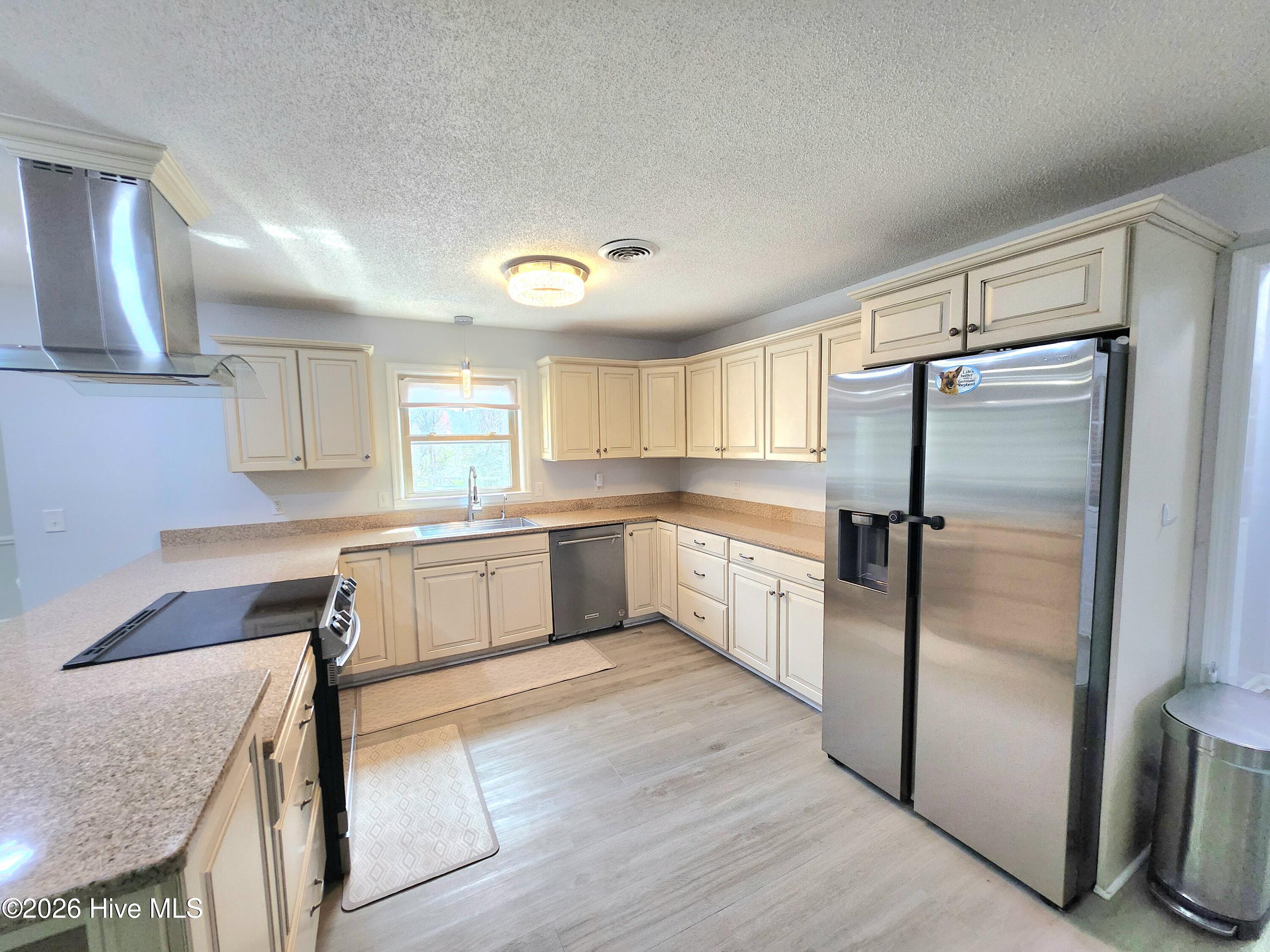 100563427 | Photo 10