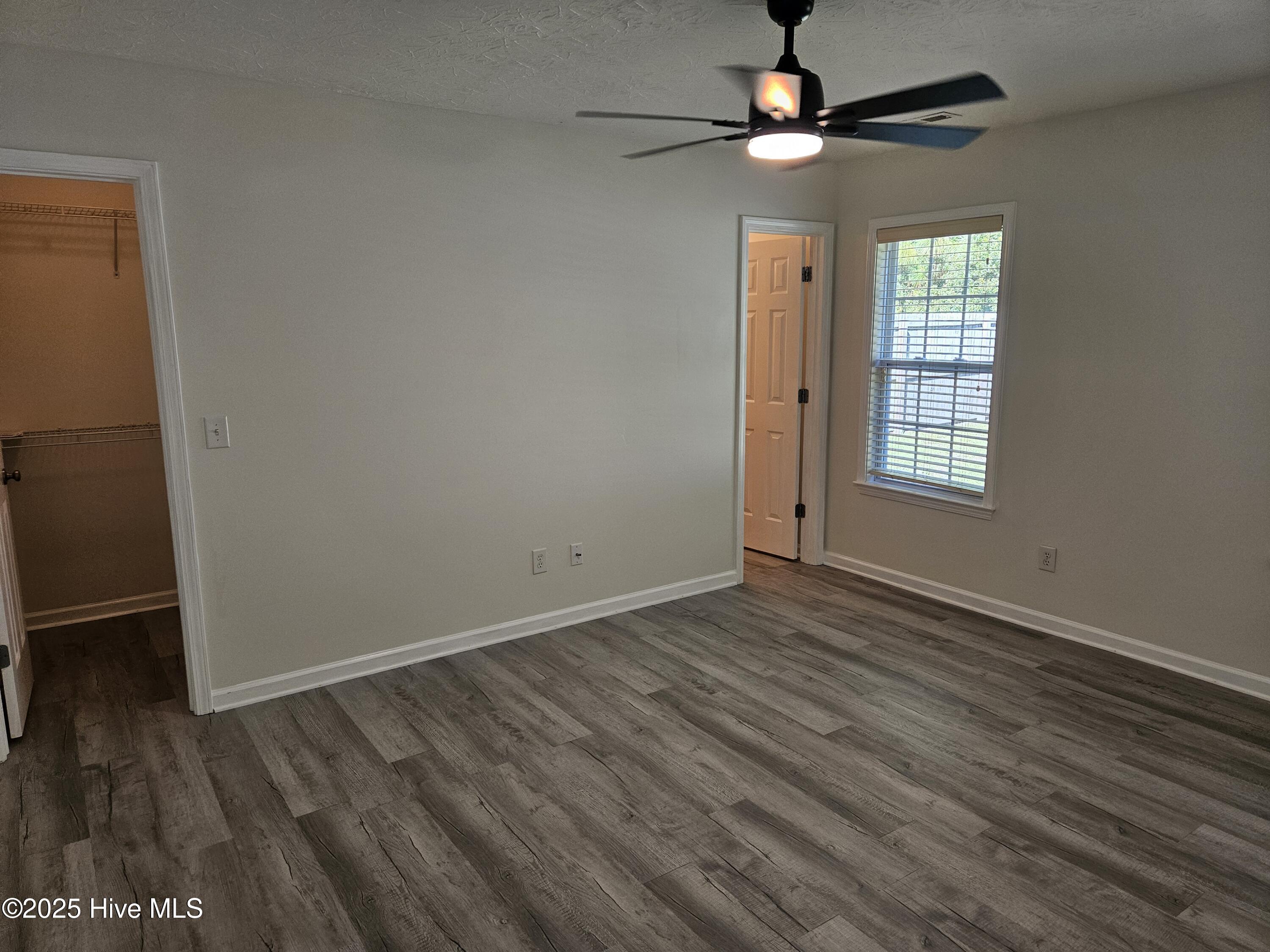 100530882 | Photo 11