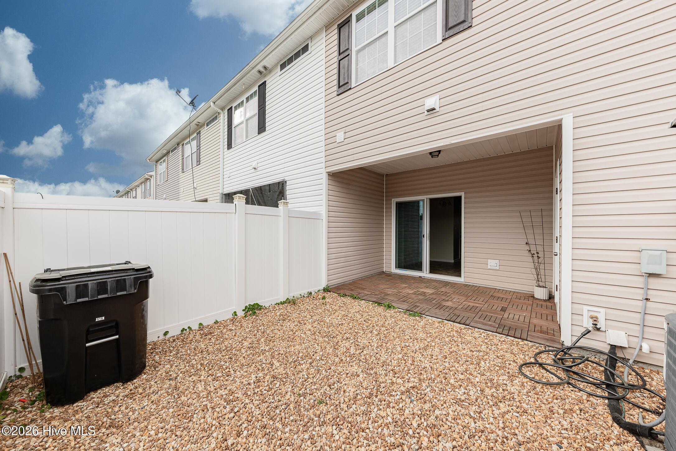 100562651 | Photo 34