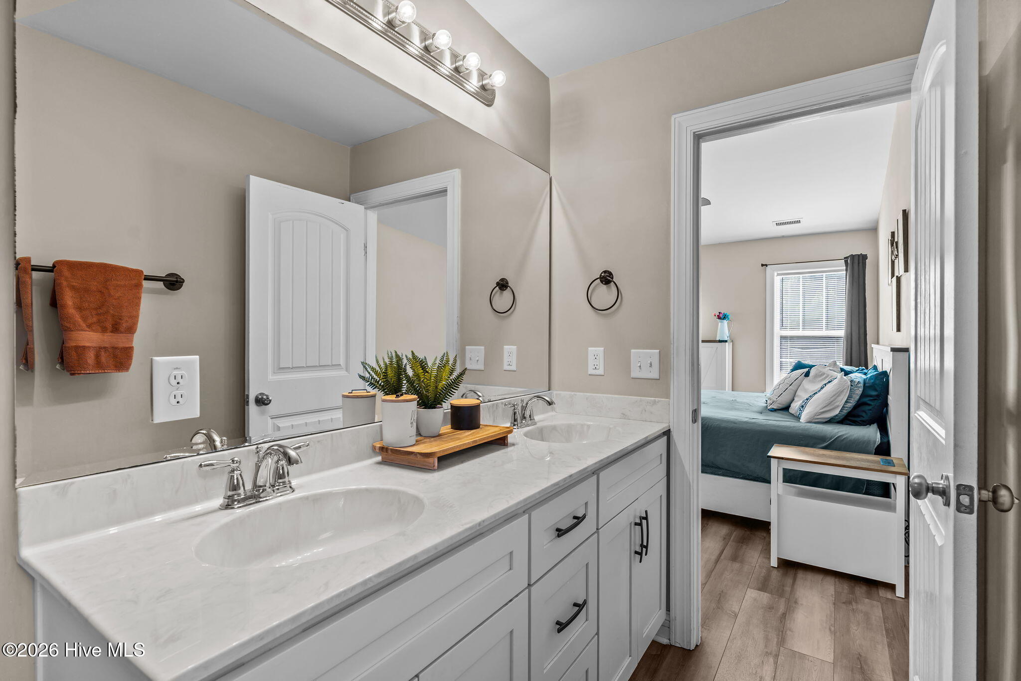 100550911 | Photo 25