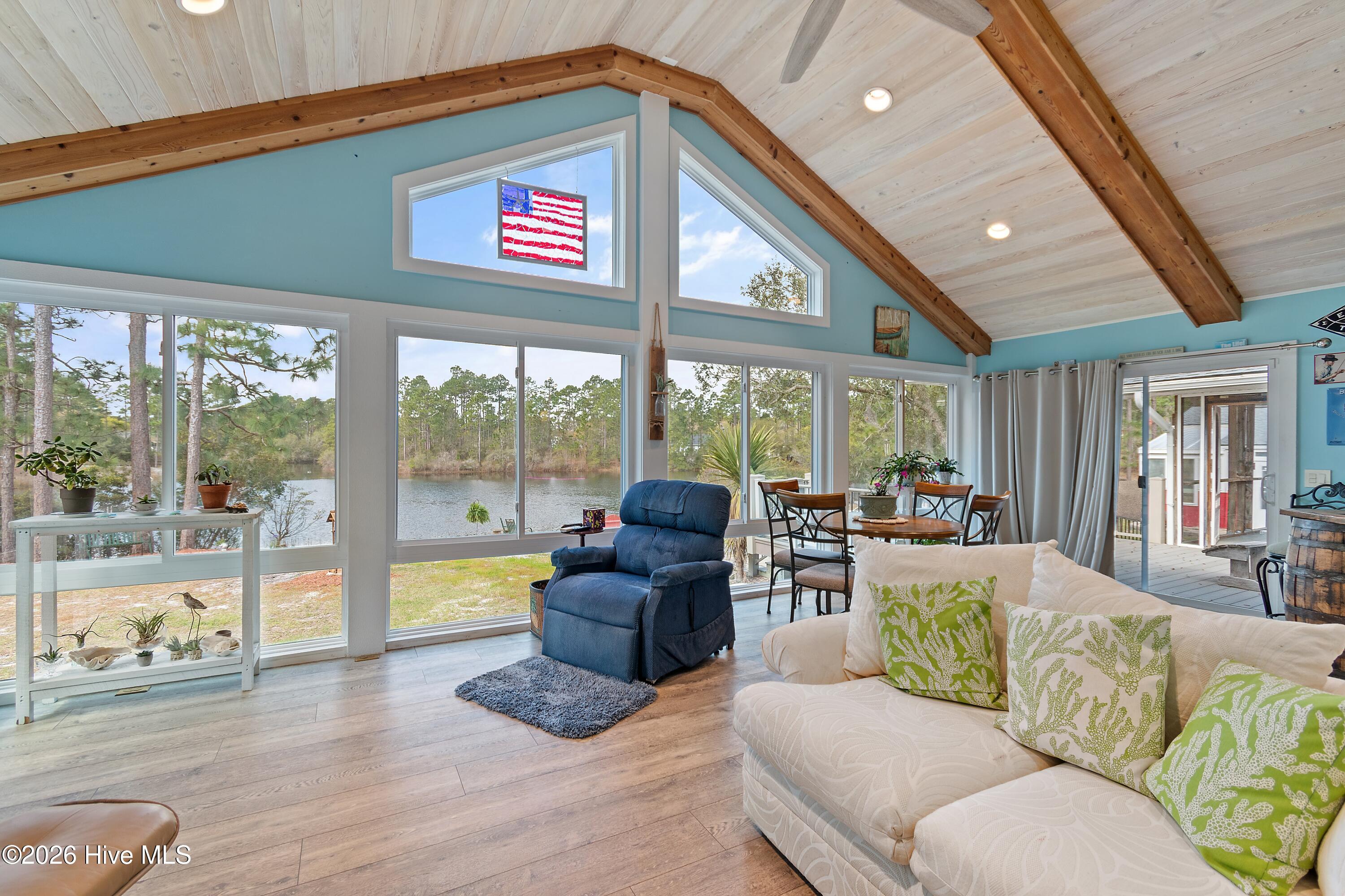 100564925 | Photo 11